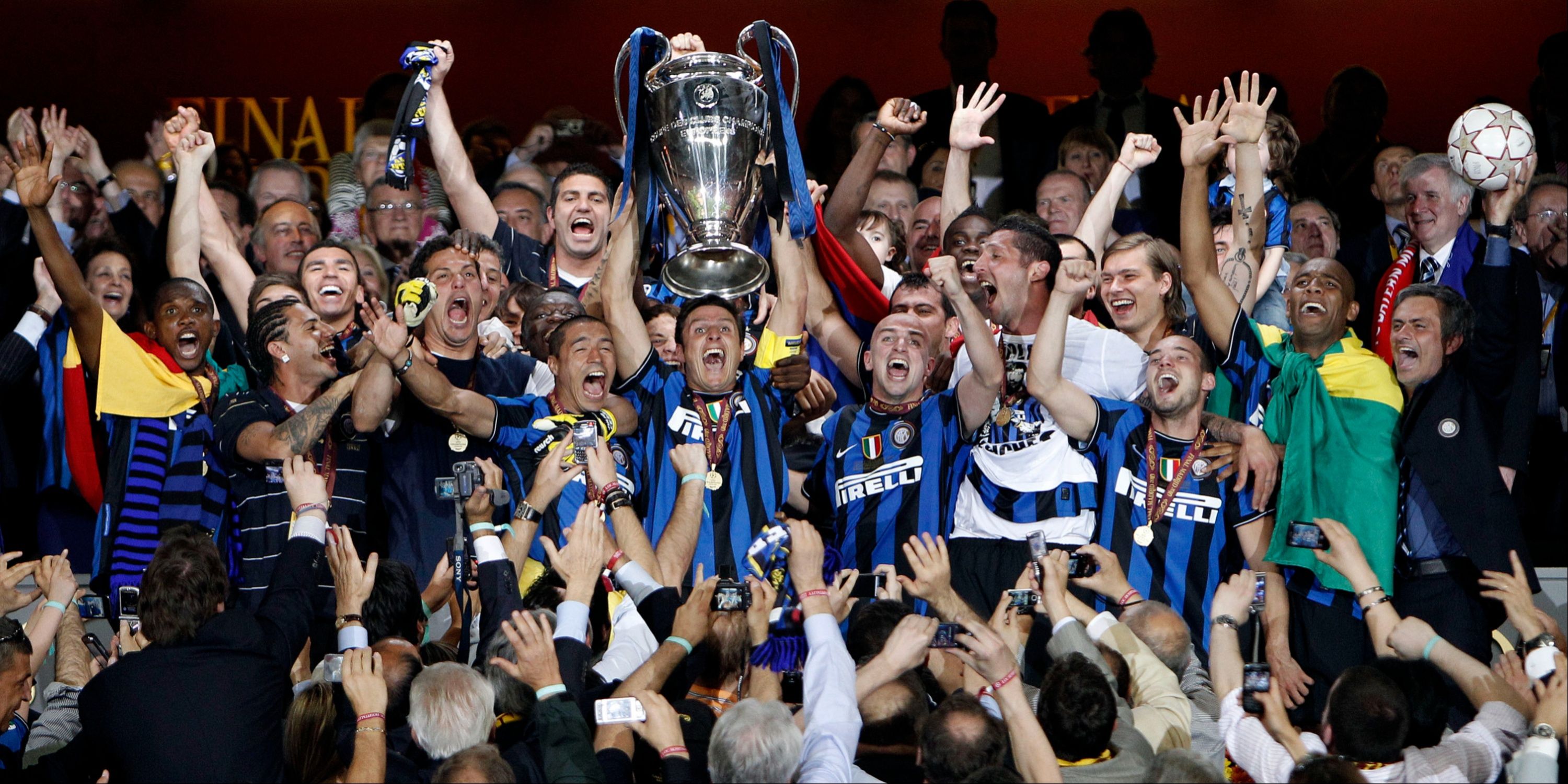 nter Milan's Javier Zanetti (C) celebrates with his team mates as he lifts the trophy after winning the Champions League