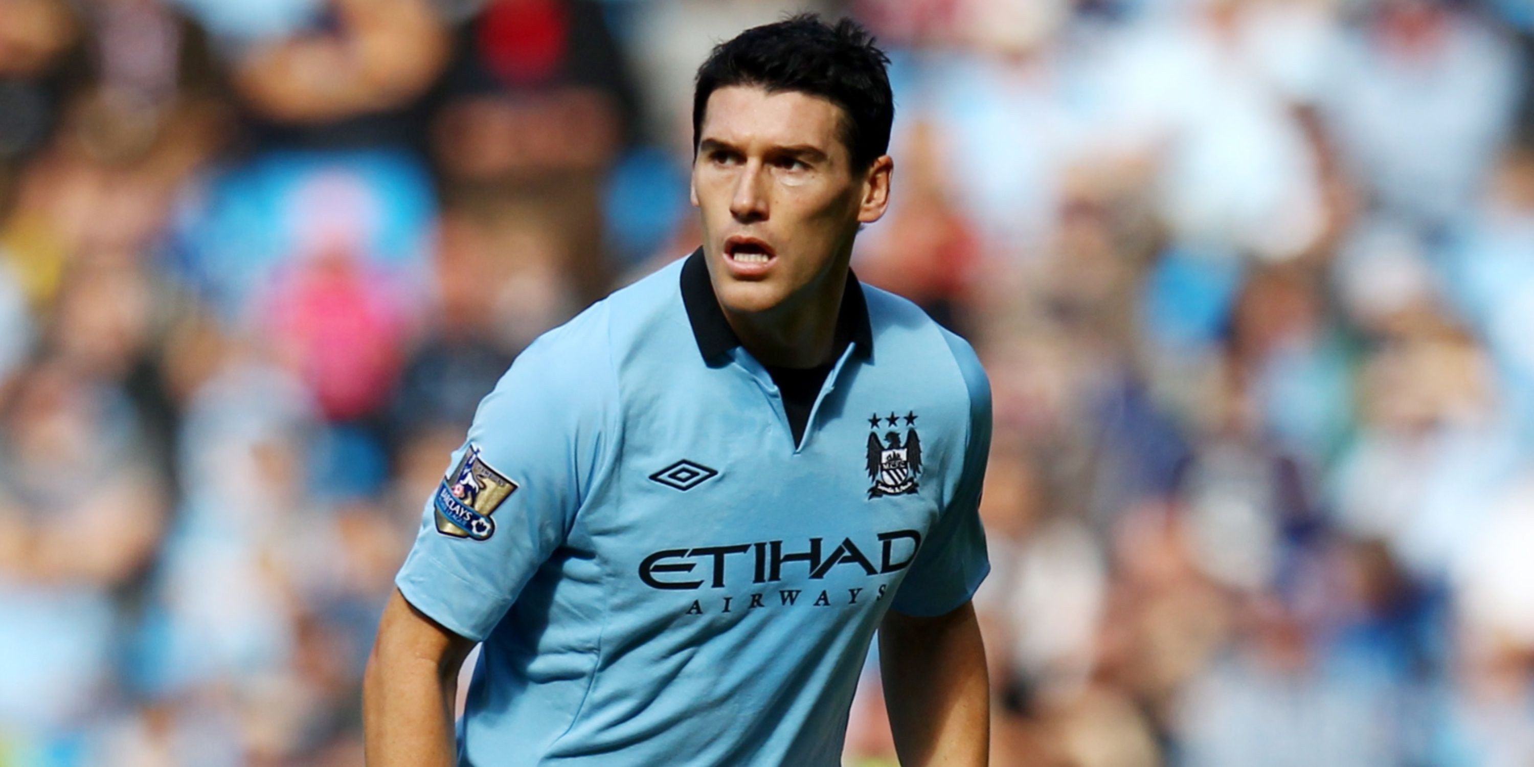 Gareth Barry in action for Manchester City