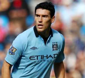 Gareth Barry in action for Manchester City