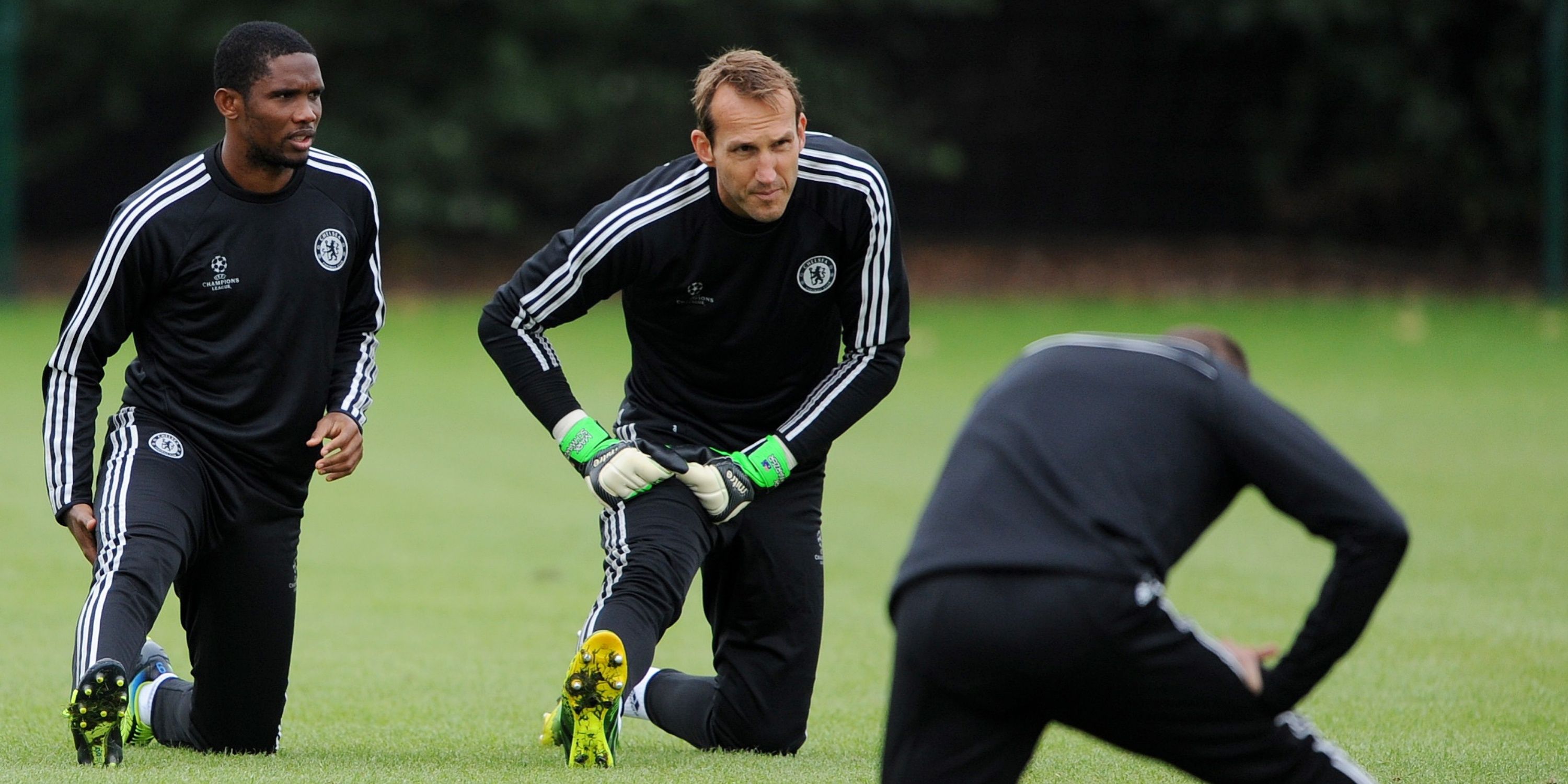 Mark Schwarzer in Chelsea training.