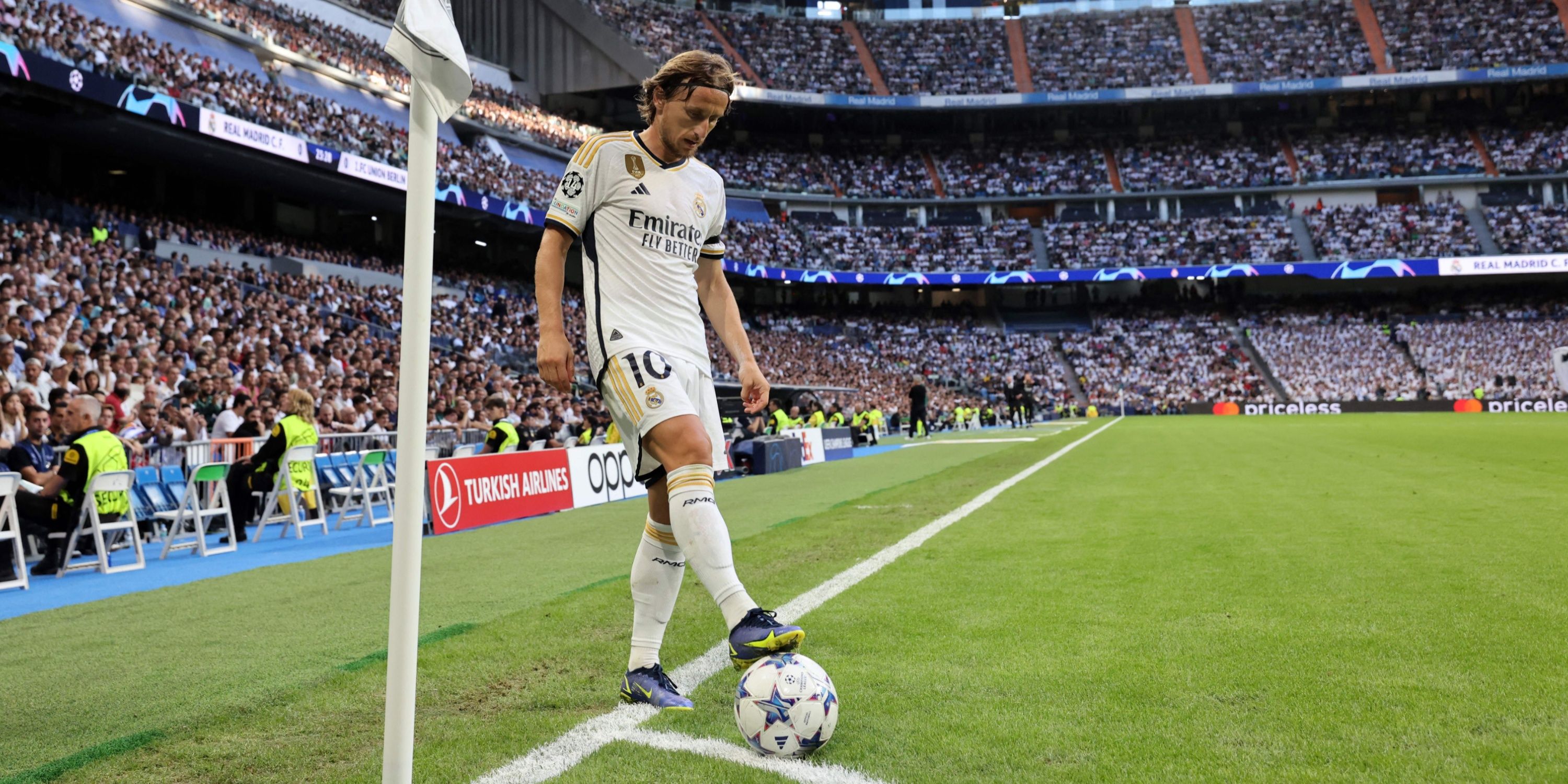 Real Madrid invent strange new corner routine with Luka Modric and David Alaba