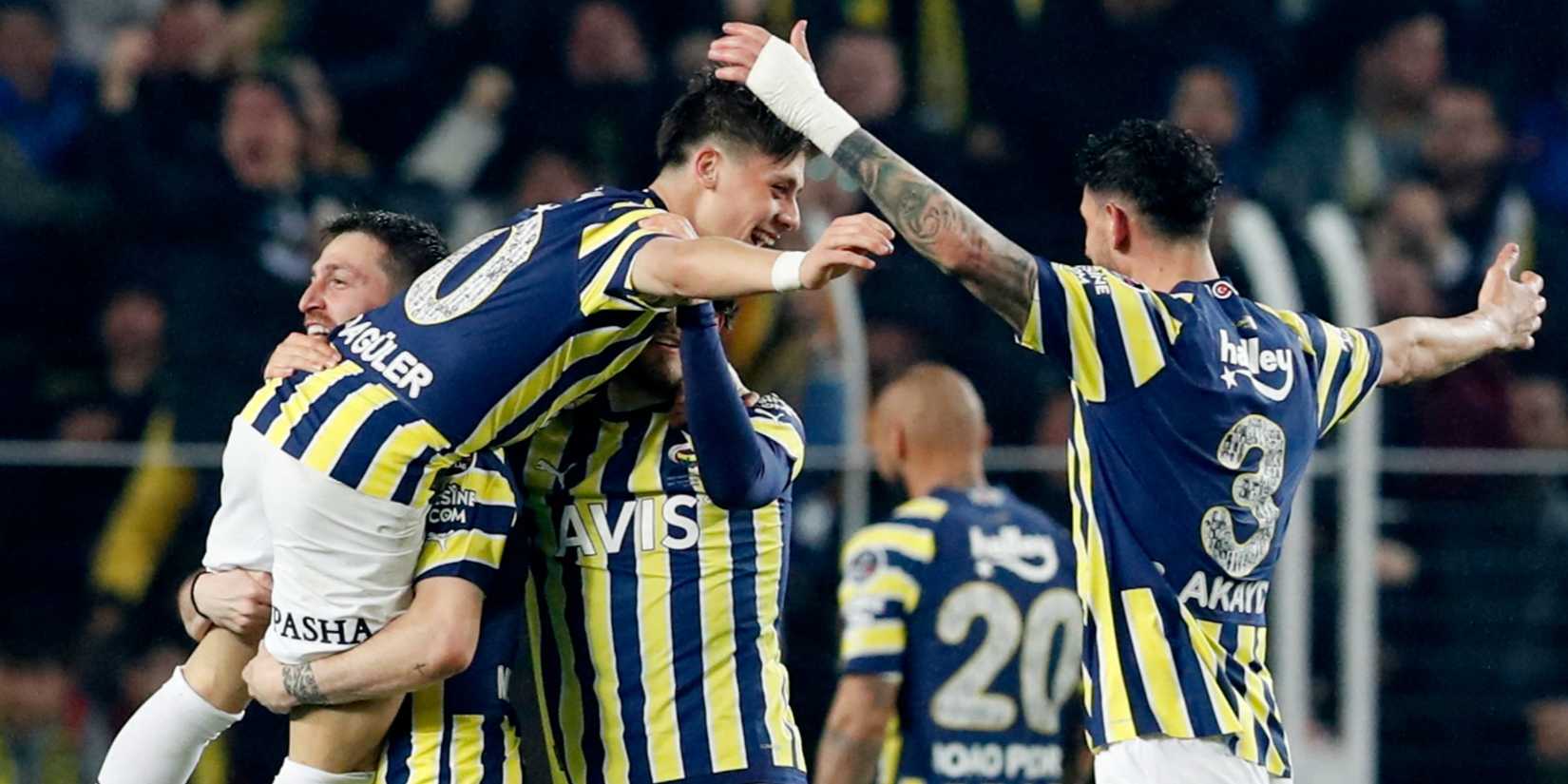 Fenerbahce celebrate scoring against Besiktas (2)