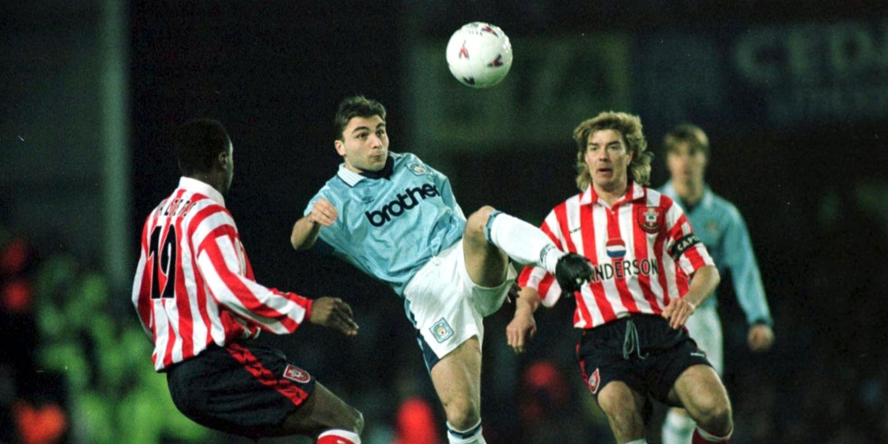 Manchester City's Georgi Kinkladze controls the ball in the air, surrounded by Southampton players.