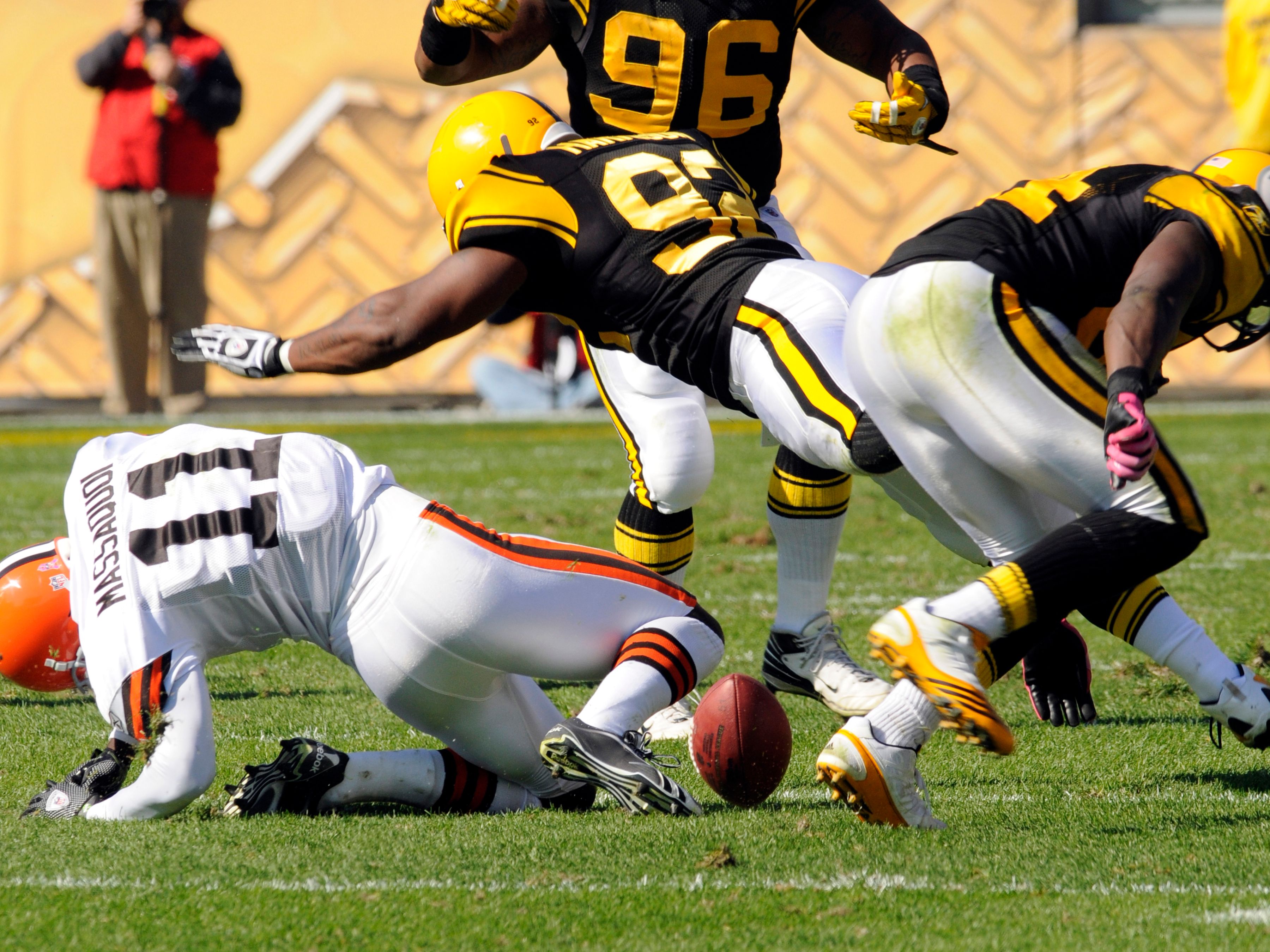 James Harrison hits Mohammed Massaquoi, Pittsburgh Steelers, Cleveland Browns