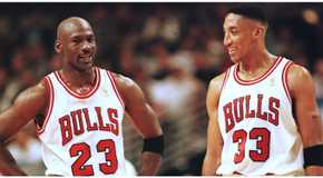 Scottie Pippen and Michael Jordan in action for Chicago Bulls