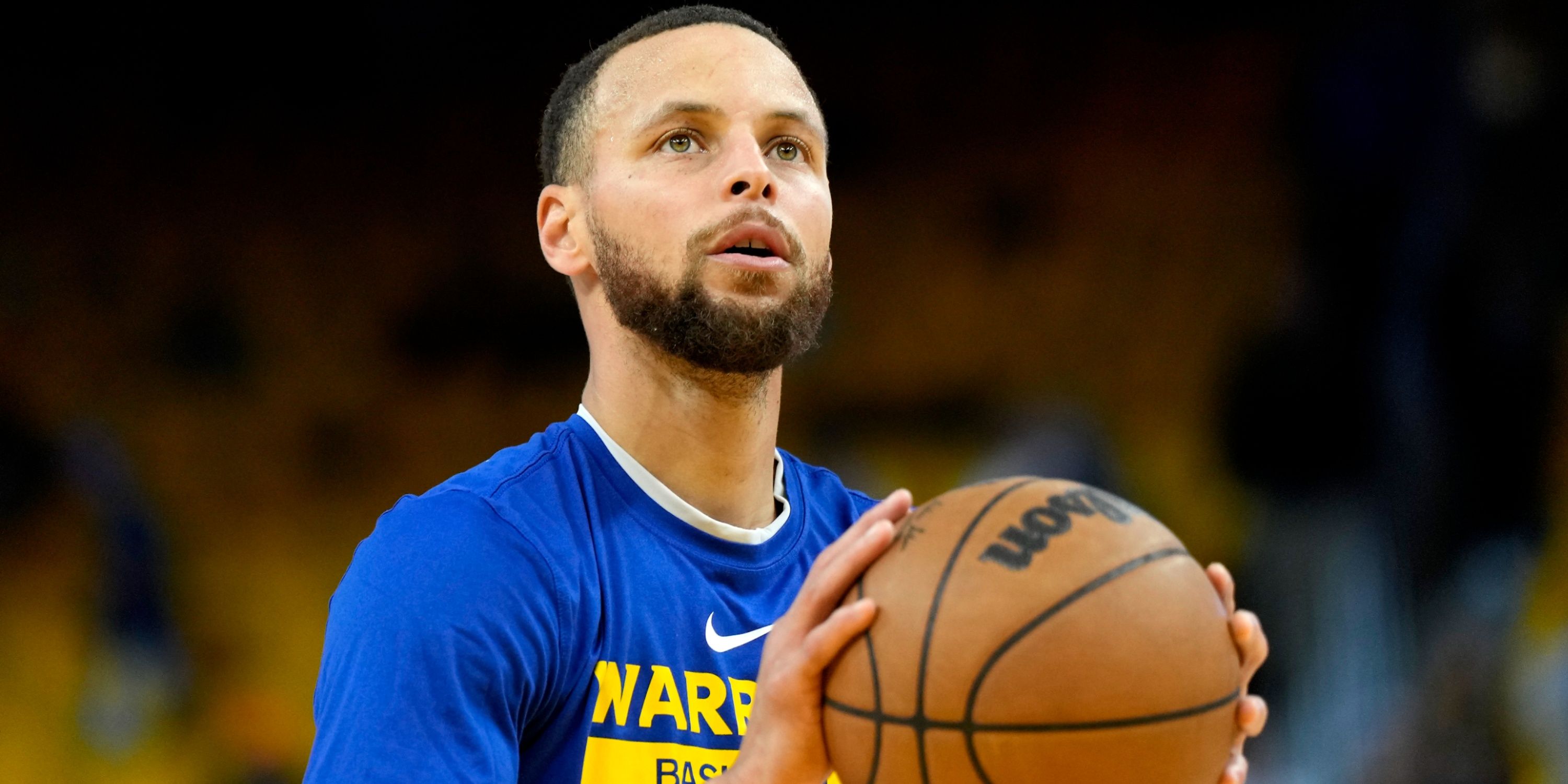 Steph Curry warms up for the Golden State Warriors