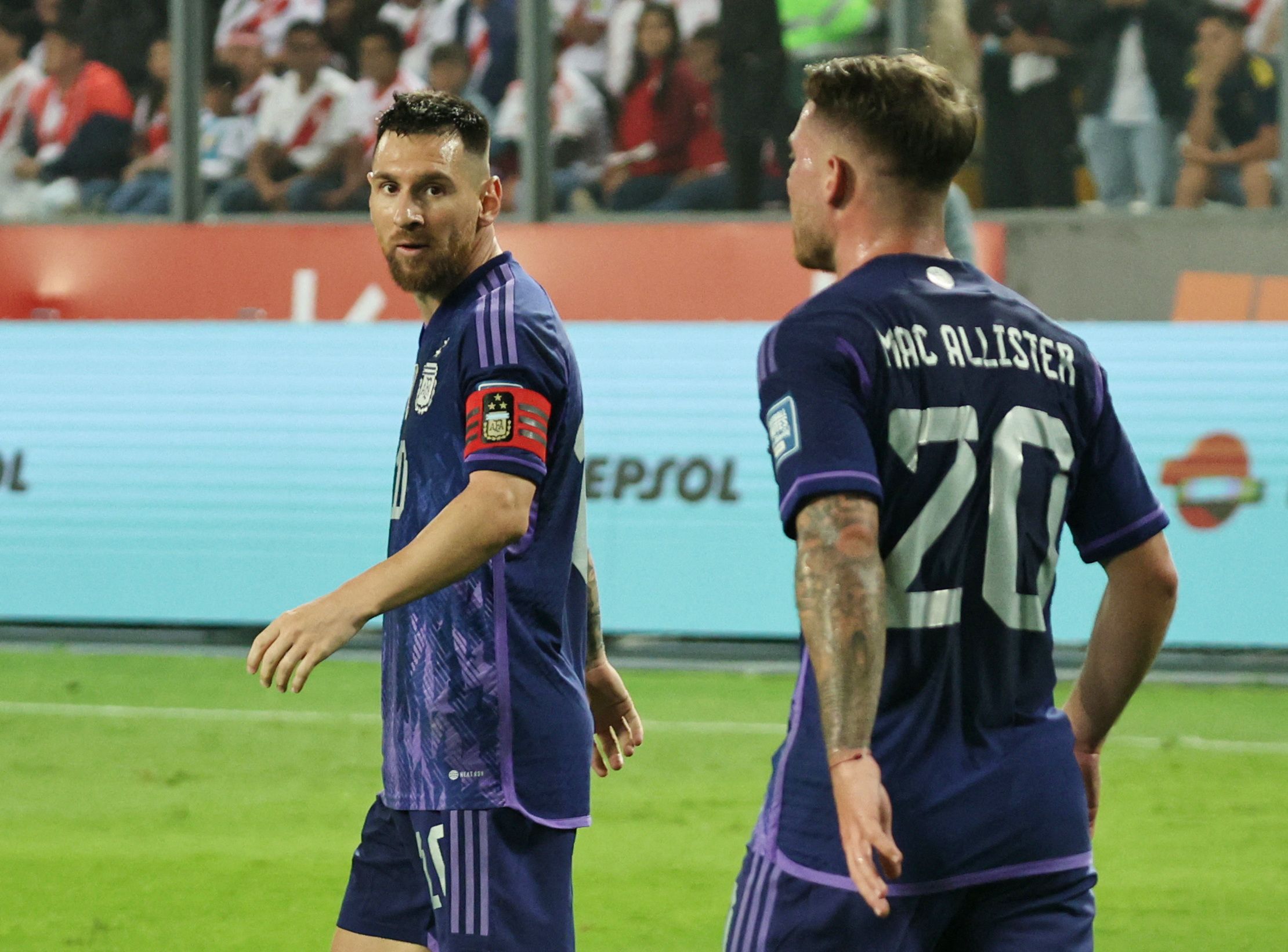 Lionel Messi produces brilliant skill to embarrass two Peru players ...