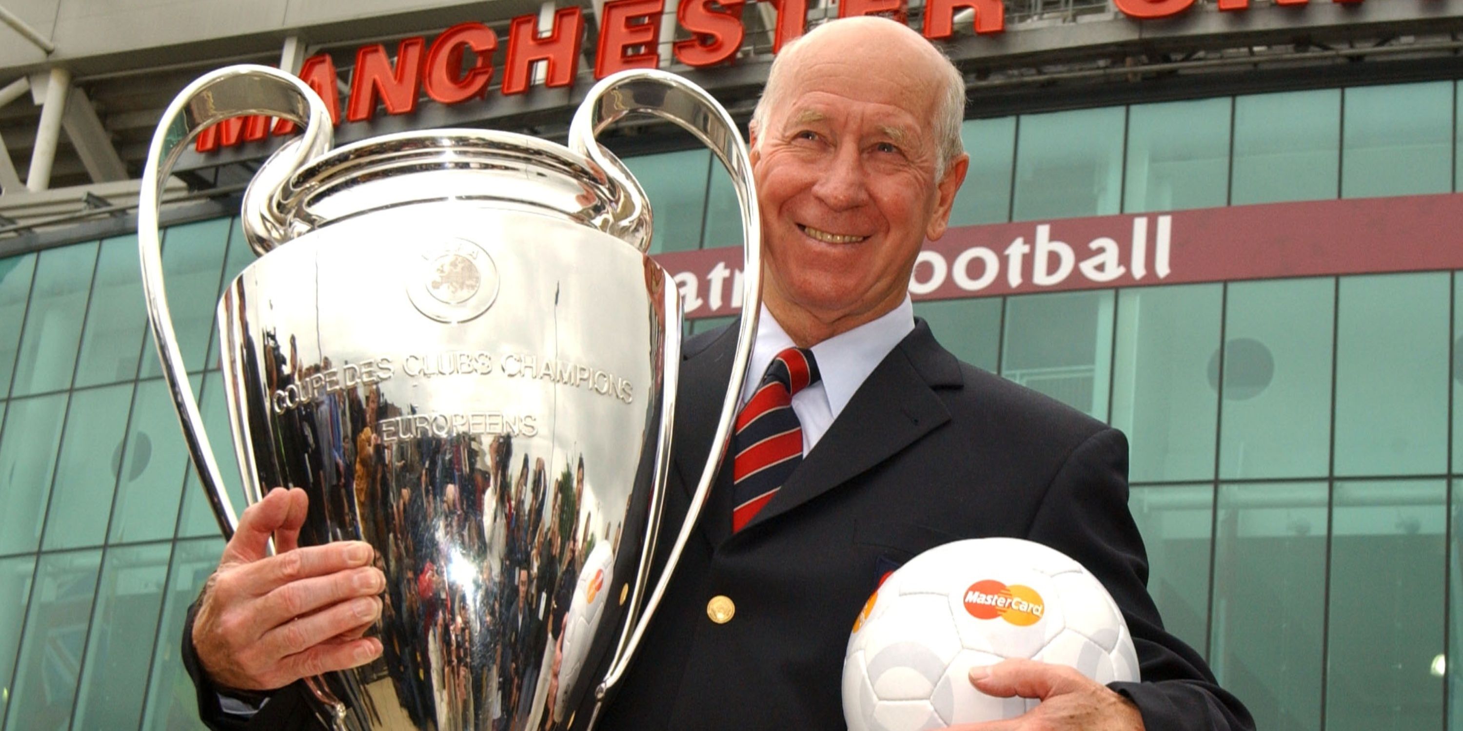 Beautiful video of Sir Bobby Charlton talking about the 1999 Champions League final