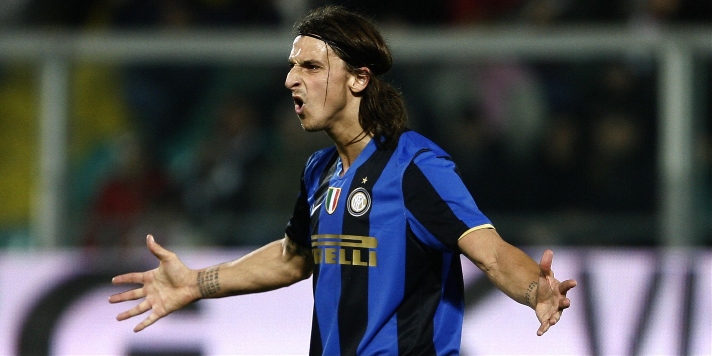 Inter Milan's forward forward Zlatan Ibrahimovic of Sweden (R) celebrates after scoring against Palermo