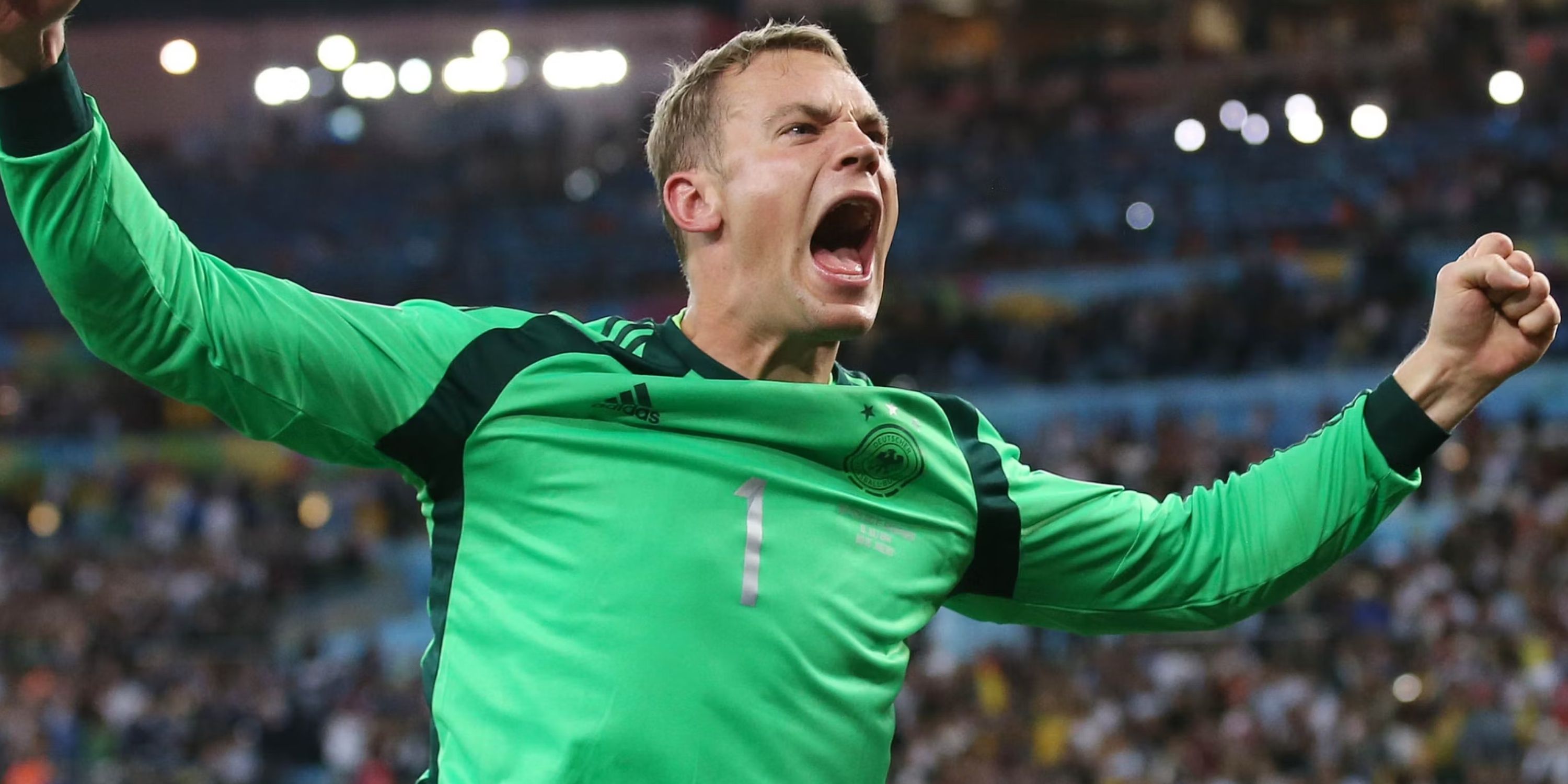 Manuel Neuer roaring in celebration