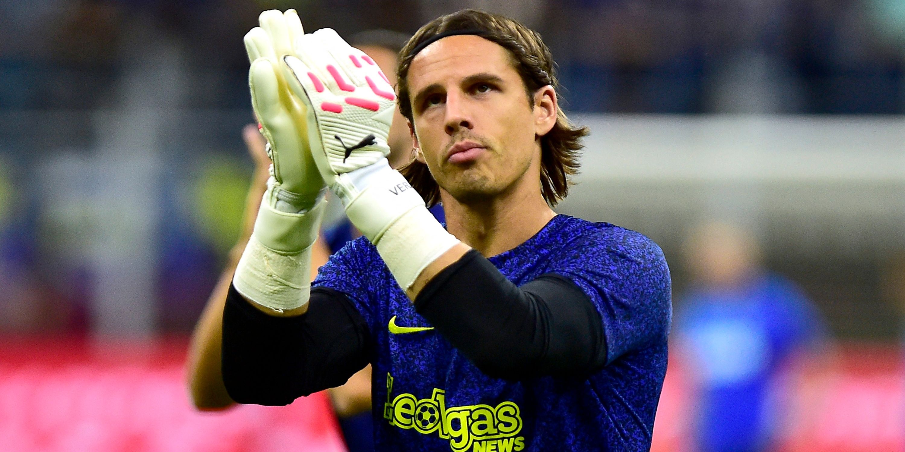 Yann Sommer applauds