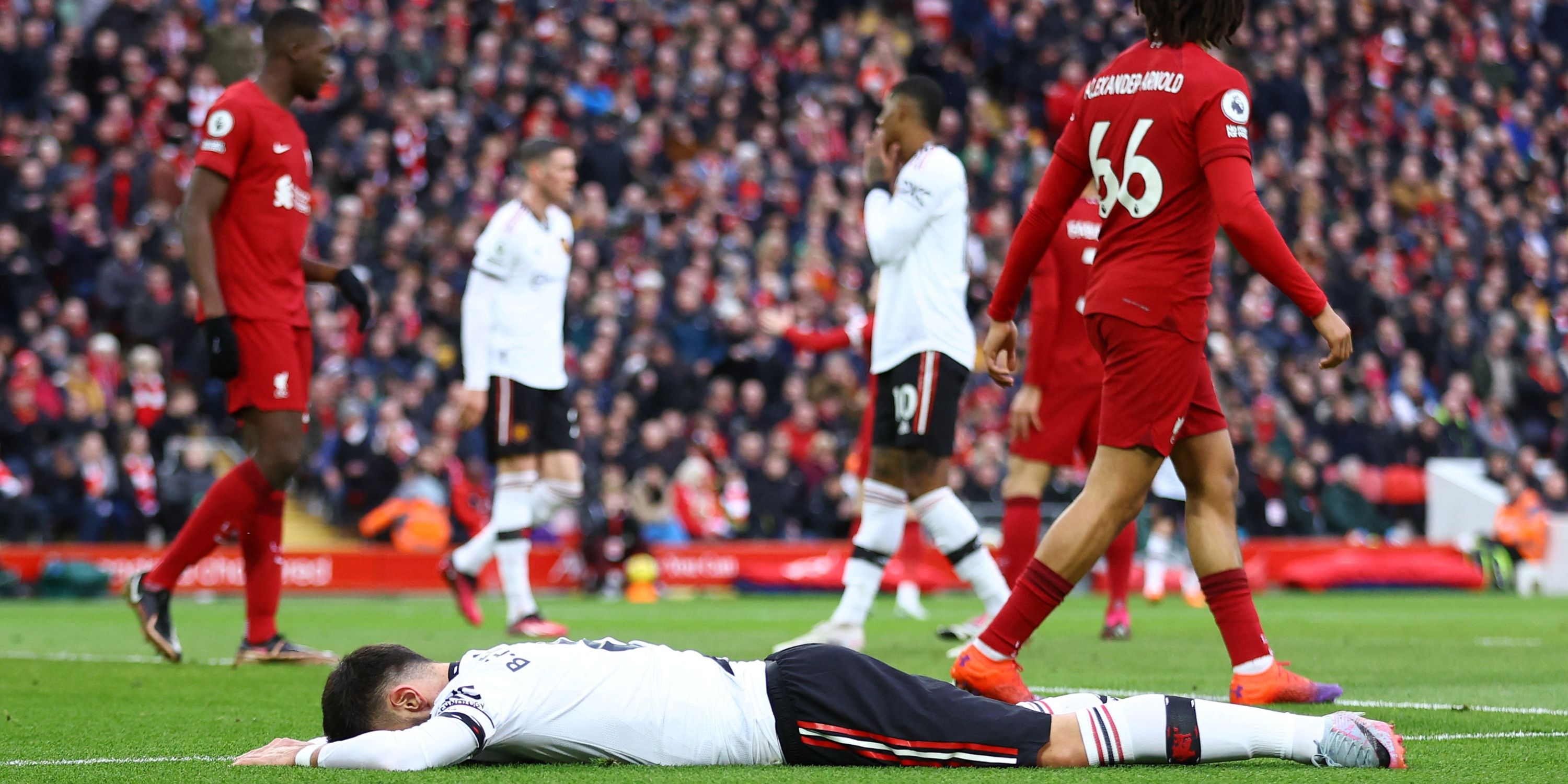 Manchester United captain Bruno Fernandes plants his face into the ground after missing against Liverpool.