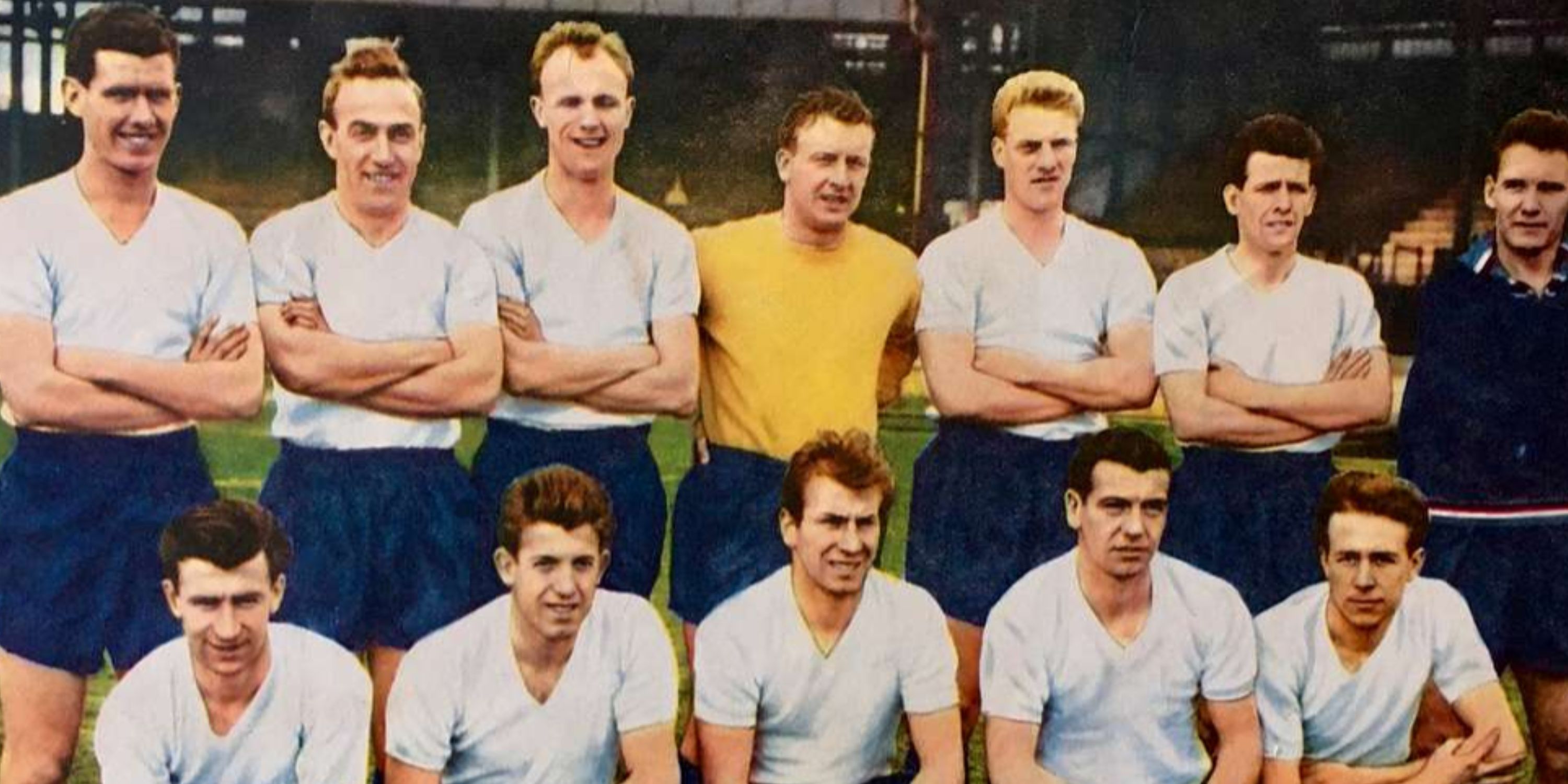 England players pose for a team photo.
