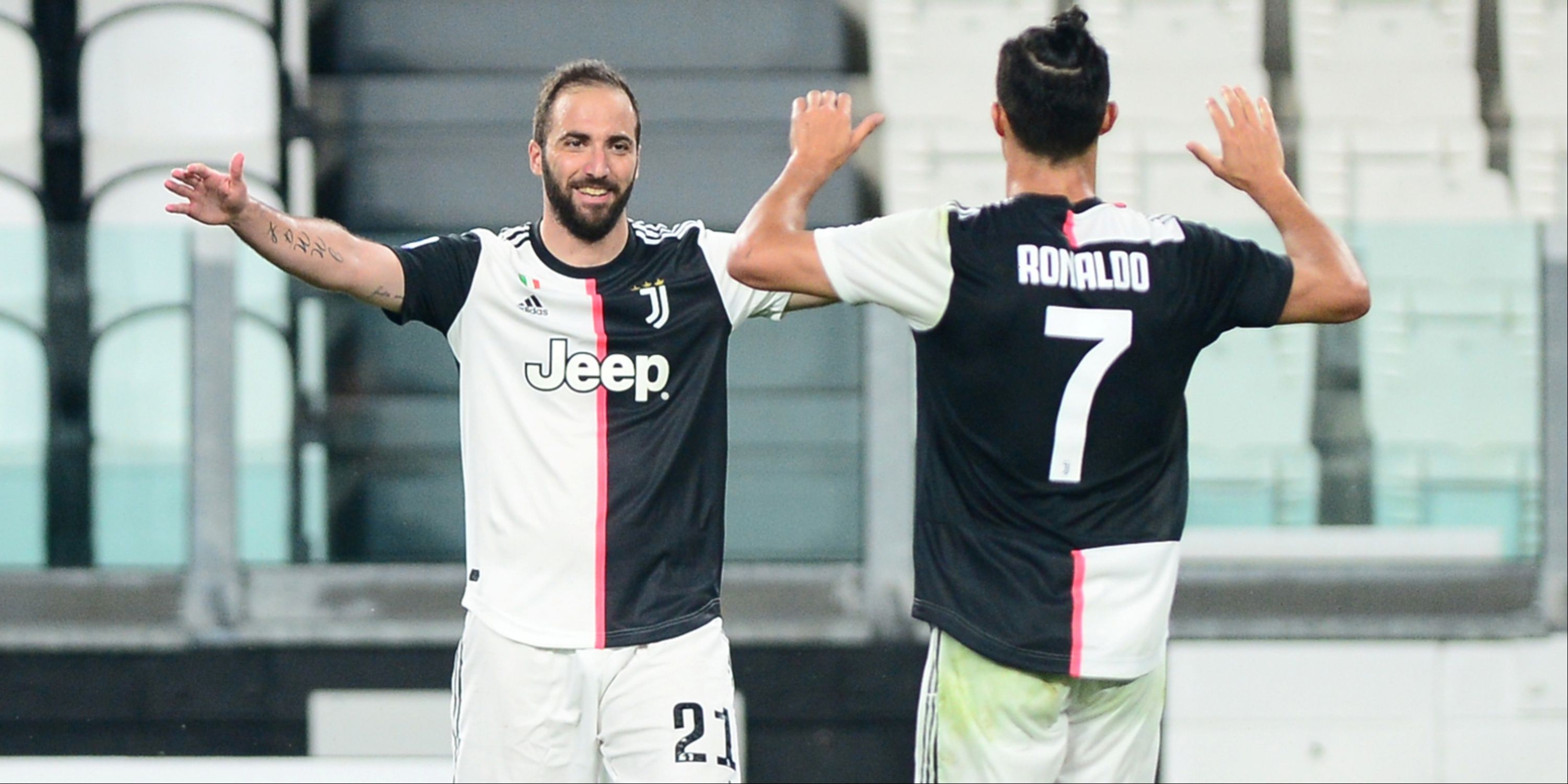 Juventus' Gonzalo Higuain celebrates with Cristiano Ronaldo