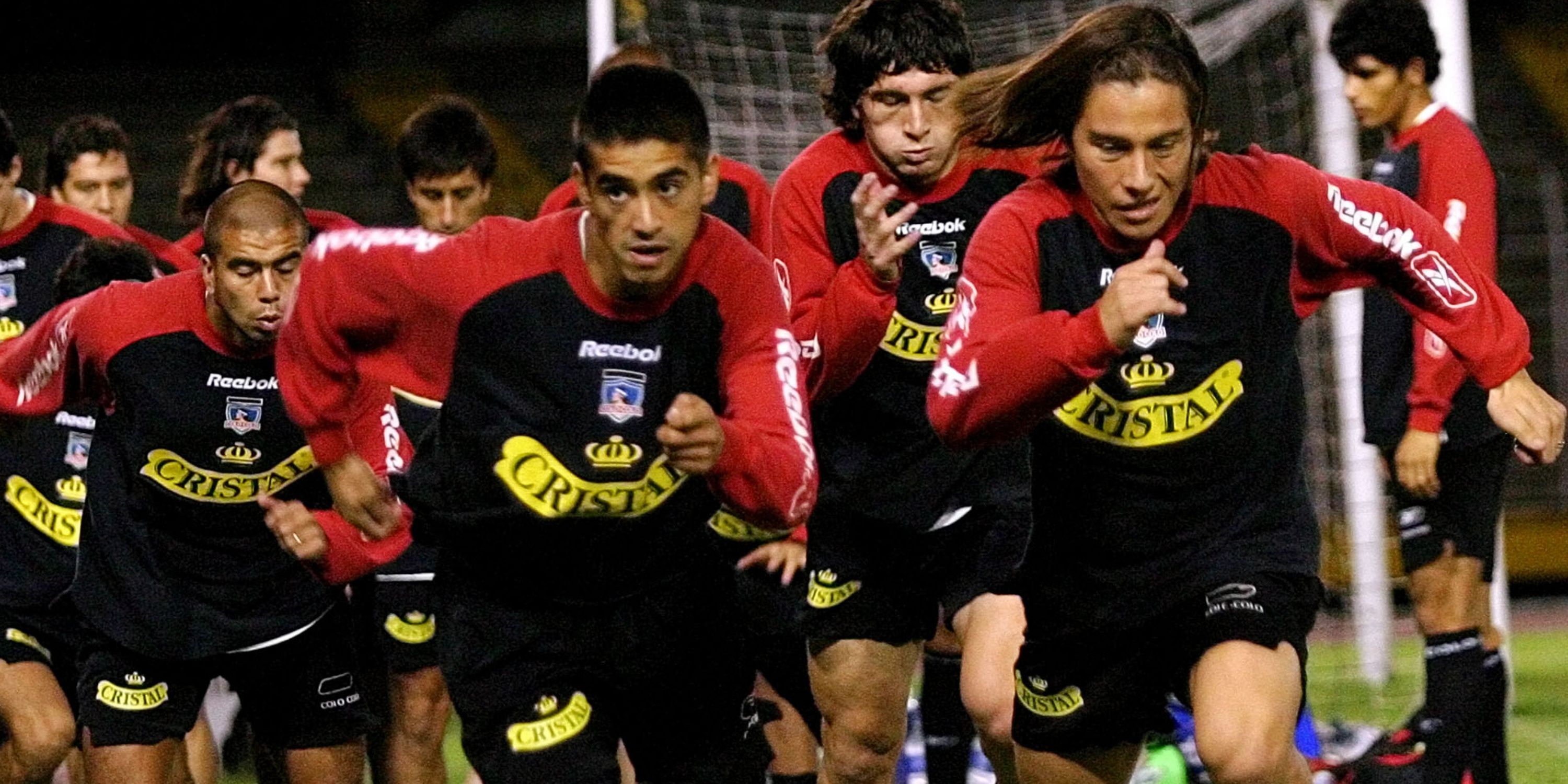 Colo Colo players run during a practice session.