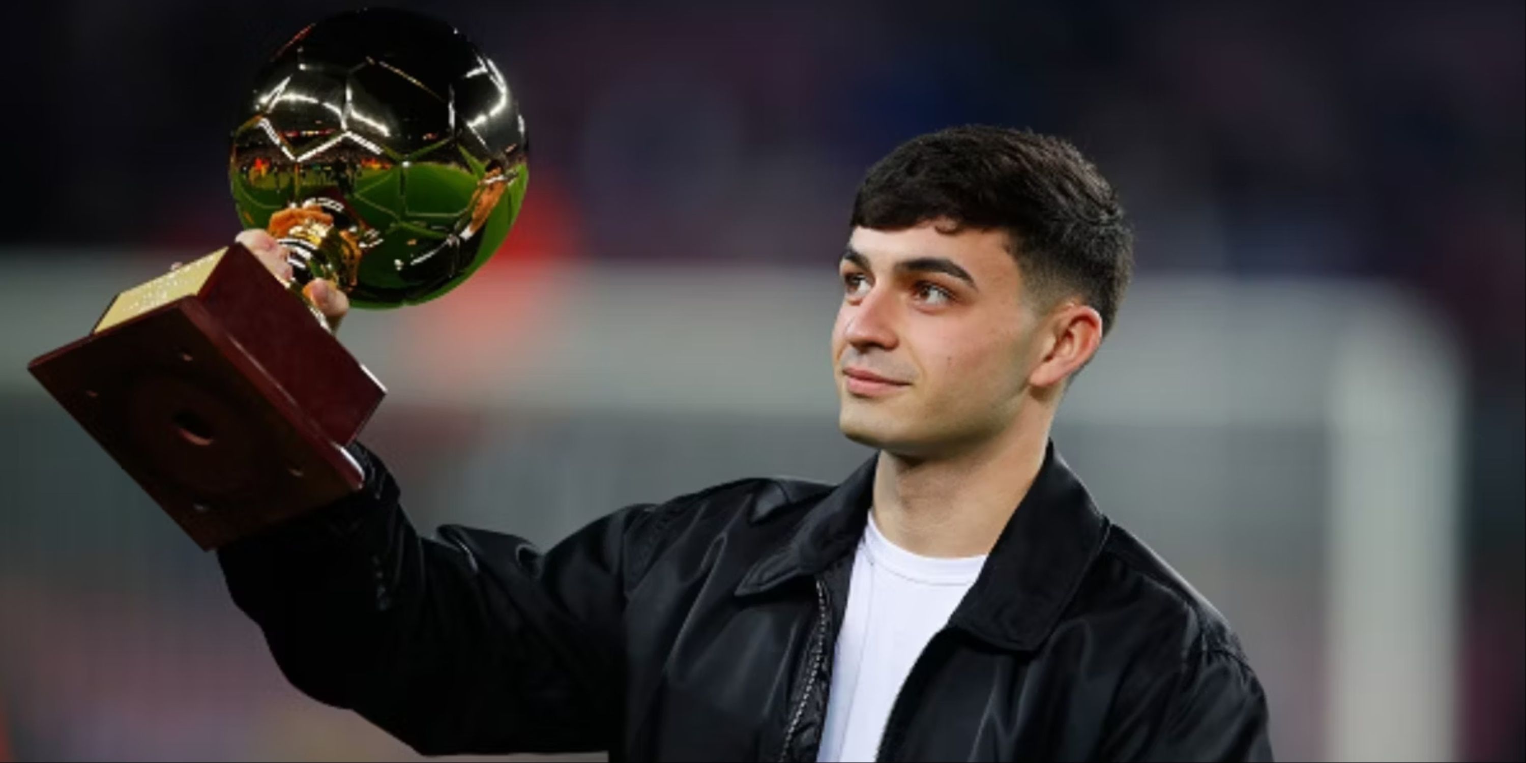 Pedri with the Golden Boy award