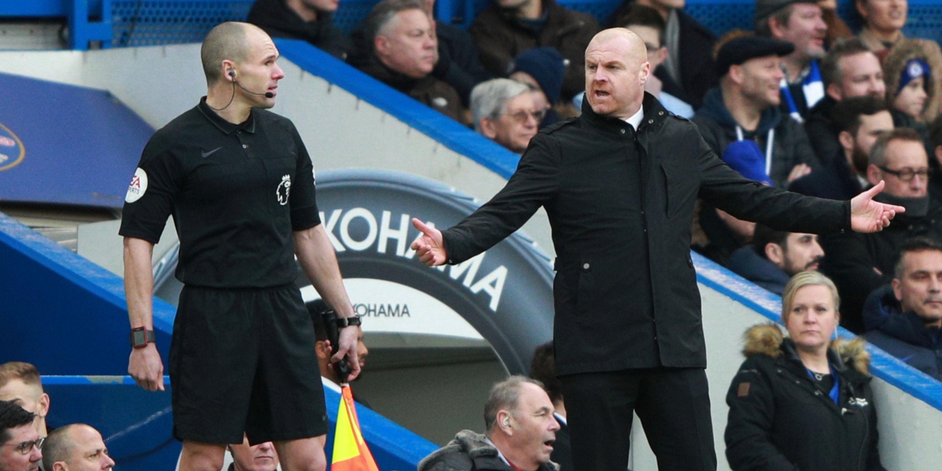 Sean Dyche complaining to the linesman.