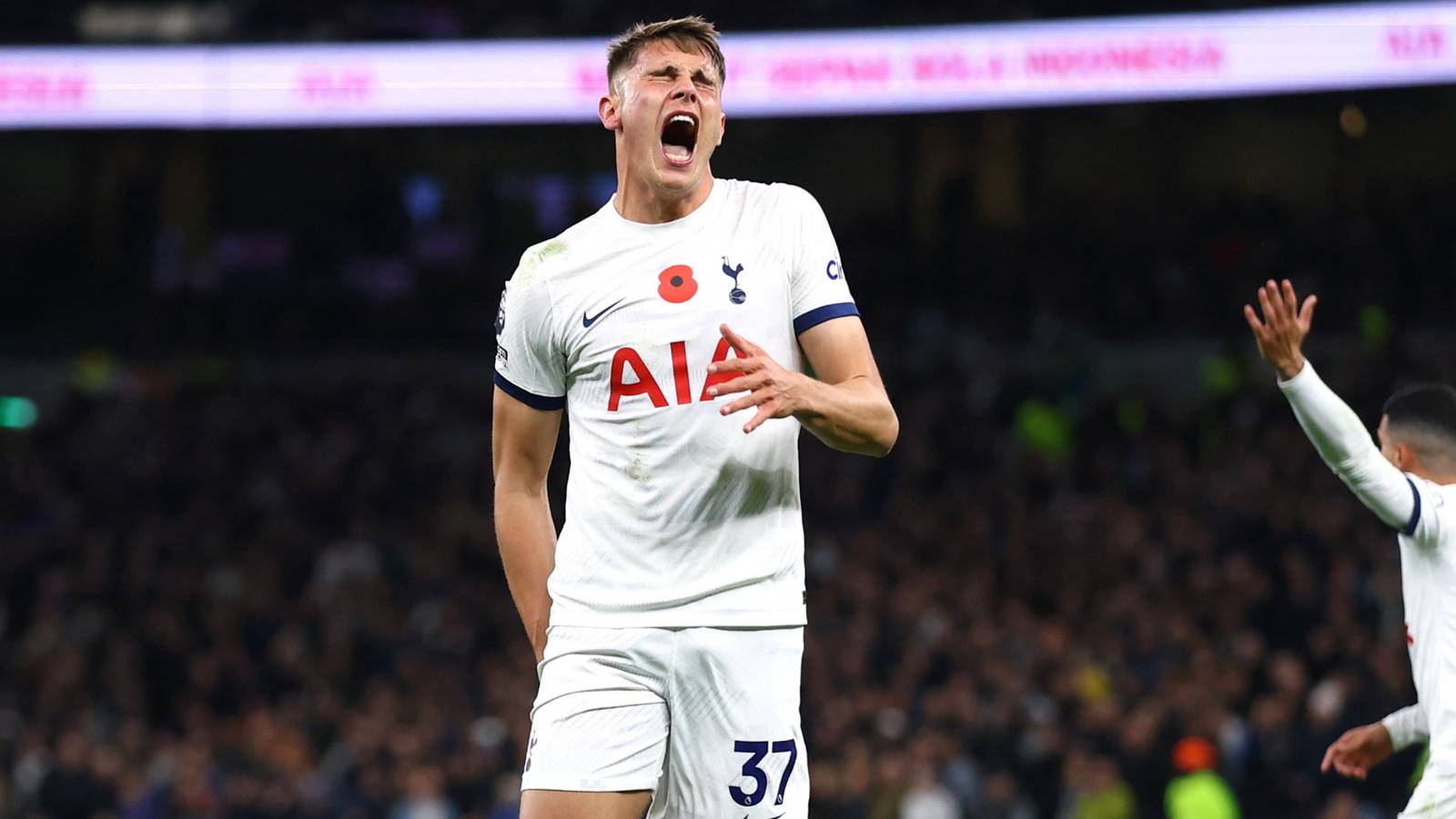 Tottenham could have unexpected solution to Van de Ven injury setback