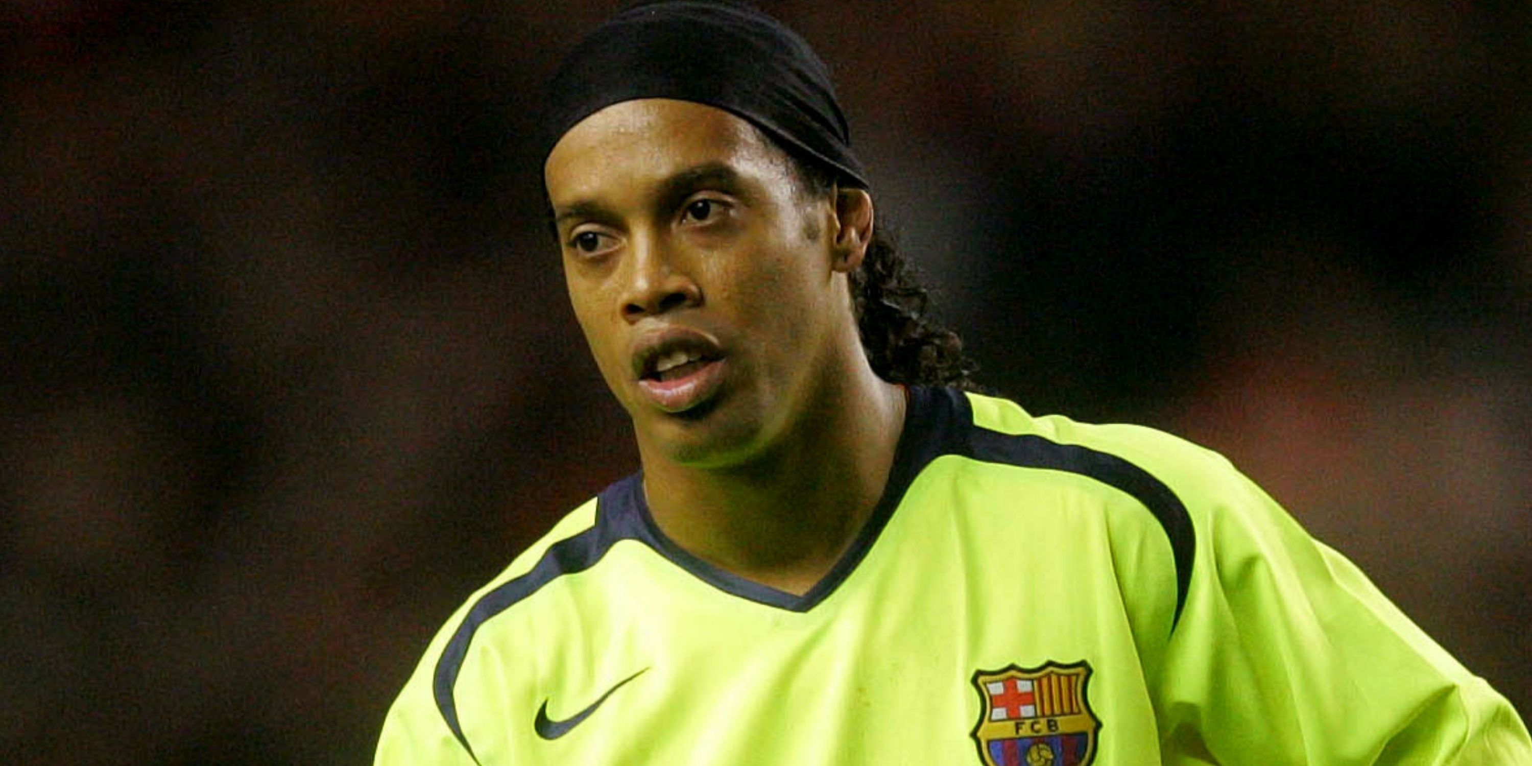 Barcelona's Ronaldinho dejected