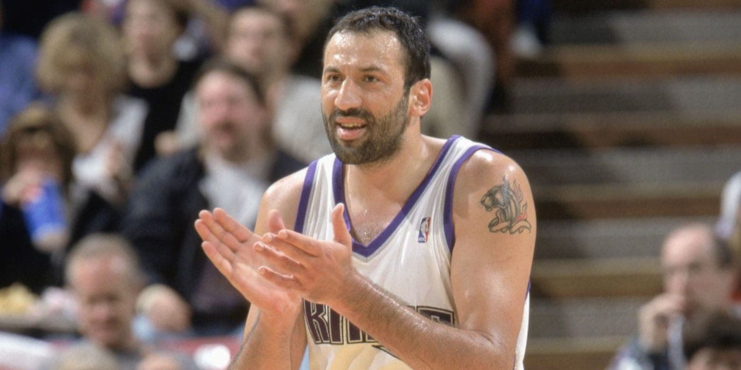 Vlade Divac clapping his hands