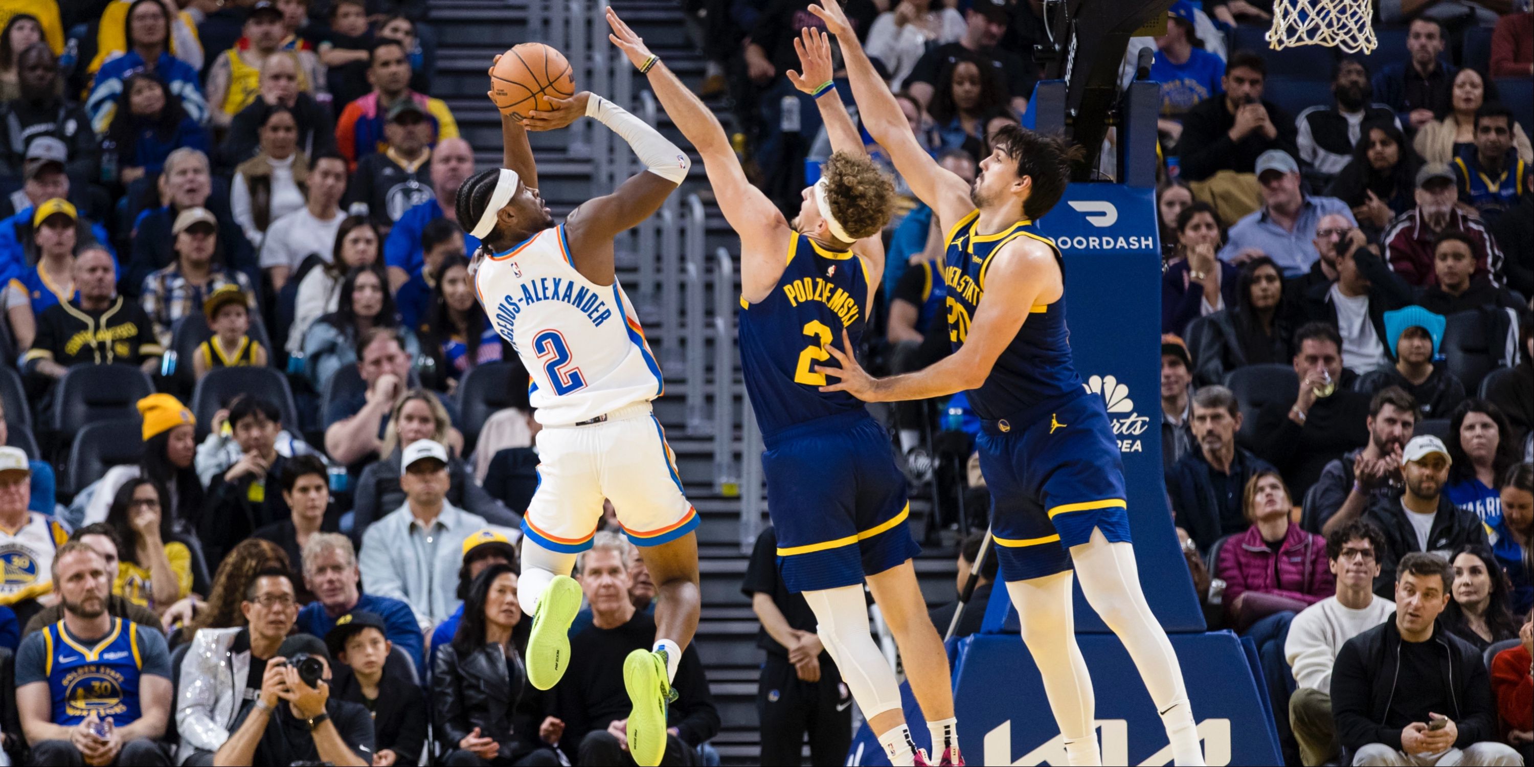 Shai-Gilgeous-Alexander-shooting-over-warriors