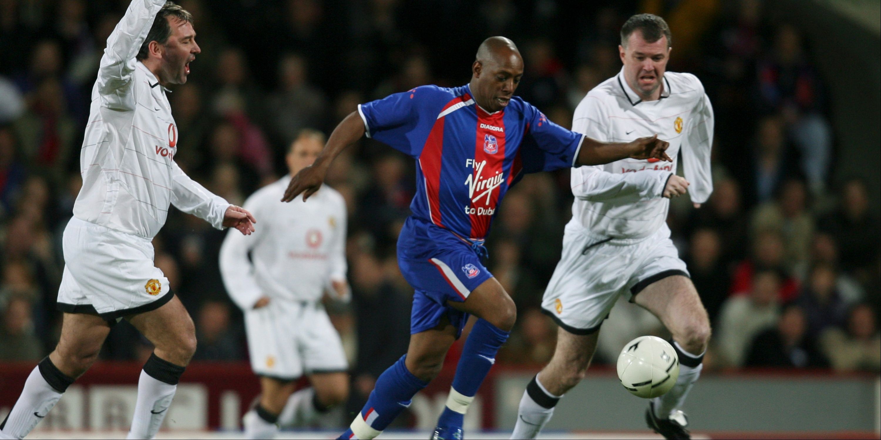 Crystal Palace's Ian Wright in action with Manchester United's Bryan Robson (l) and Gary Pallister