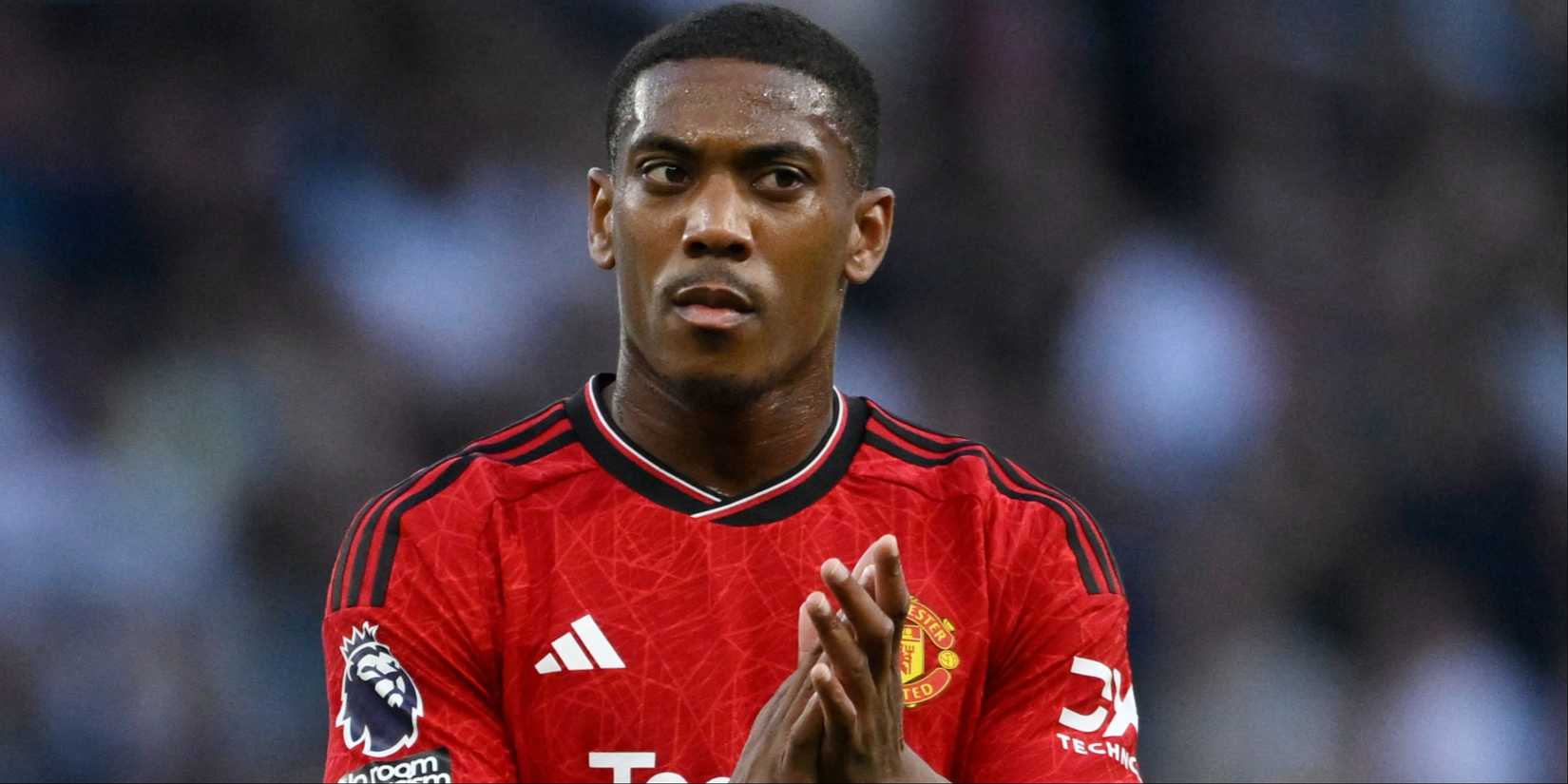 Anthony Martial clapping