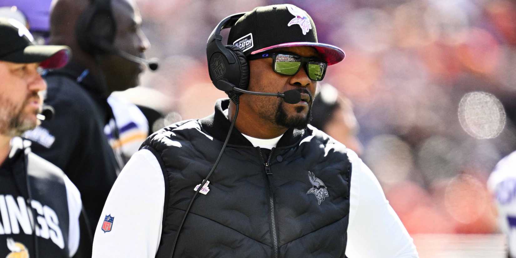 Brian Flores Vikings sidelines