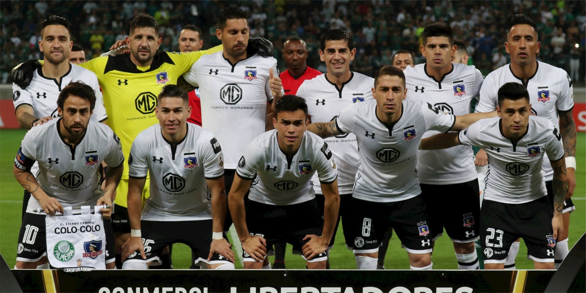 Colo Colo team group before the match