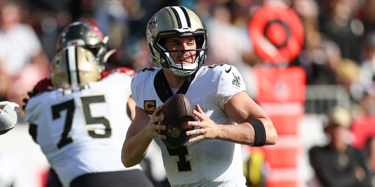 Saints Defeat Buccaneers, Retain NFC South Title Hopes