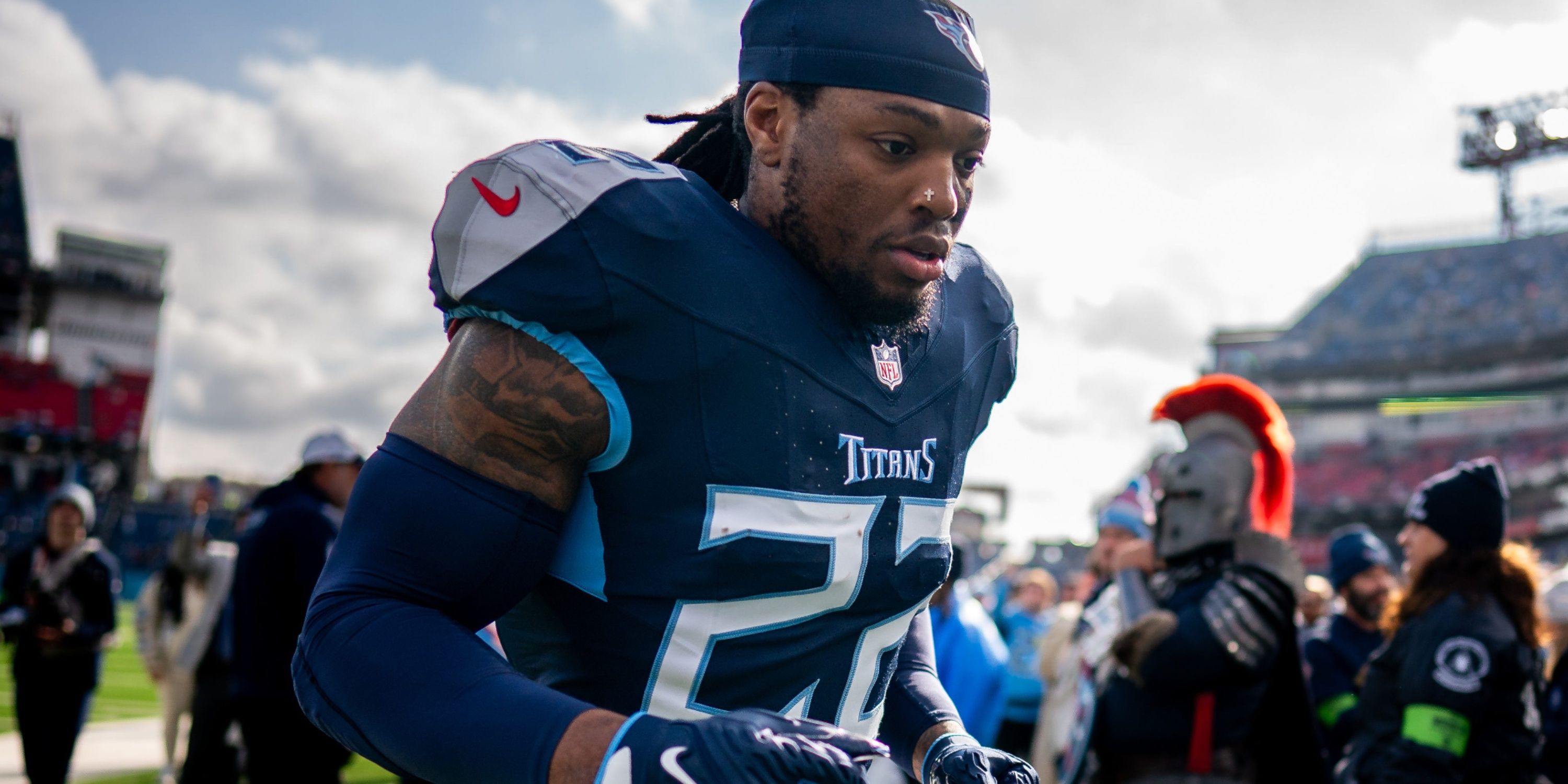 Derrick Henry walks off field with Titans