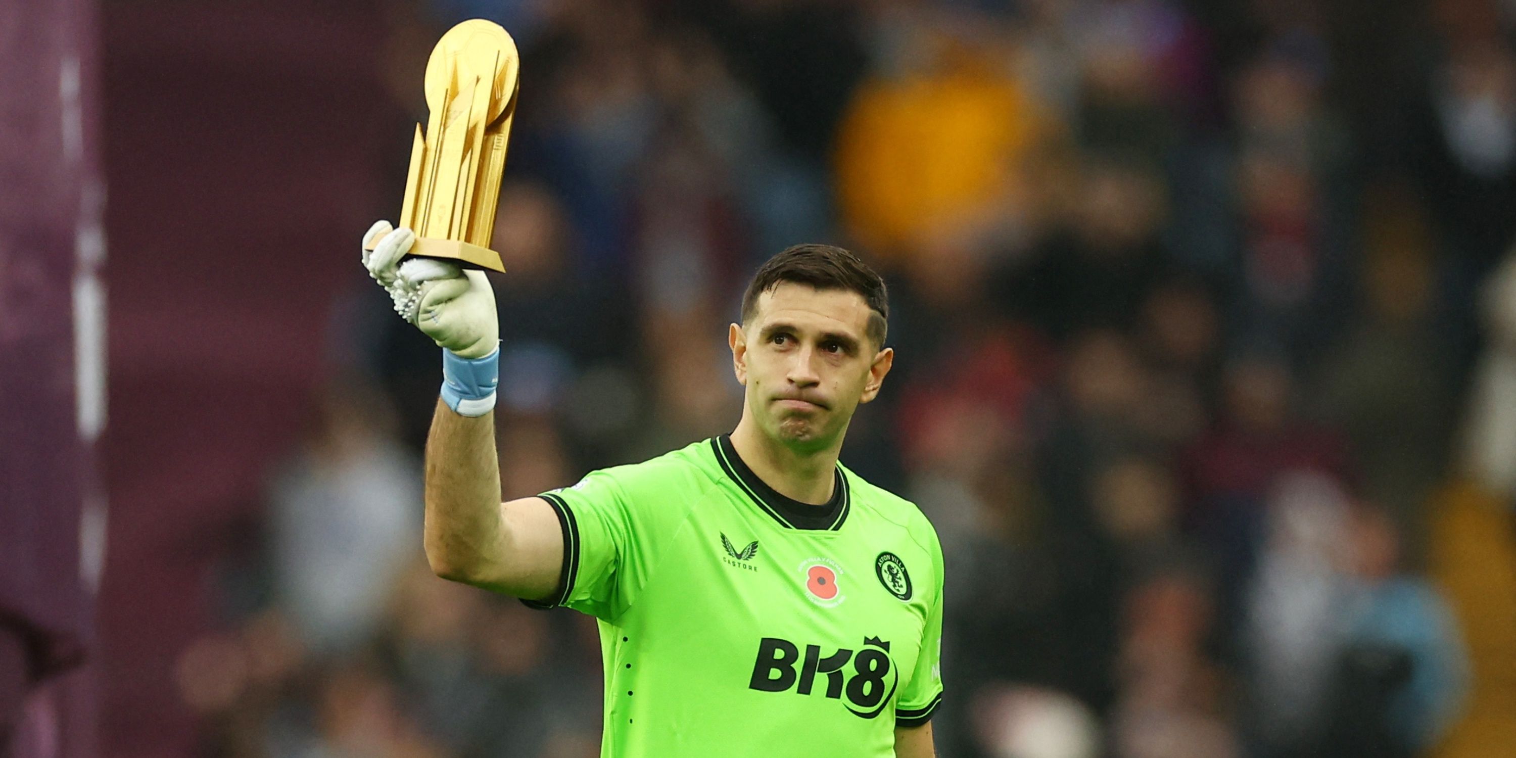 Emiliano Martinez with the Yashin Trophy