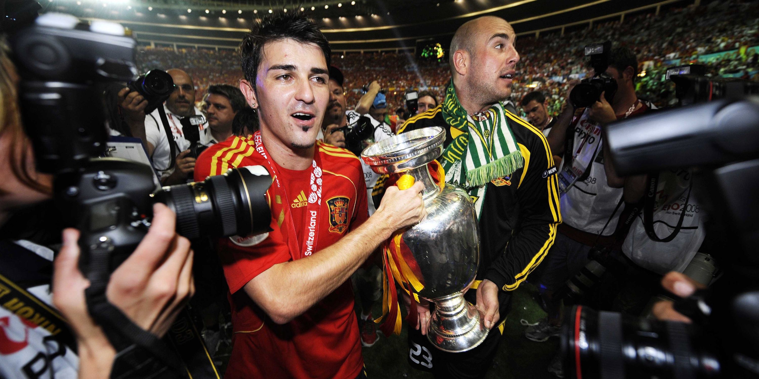 David Villa and Pepe Reina celebrate winning Euro 2008