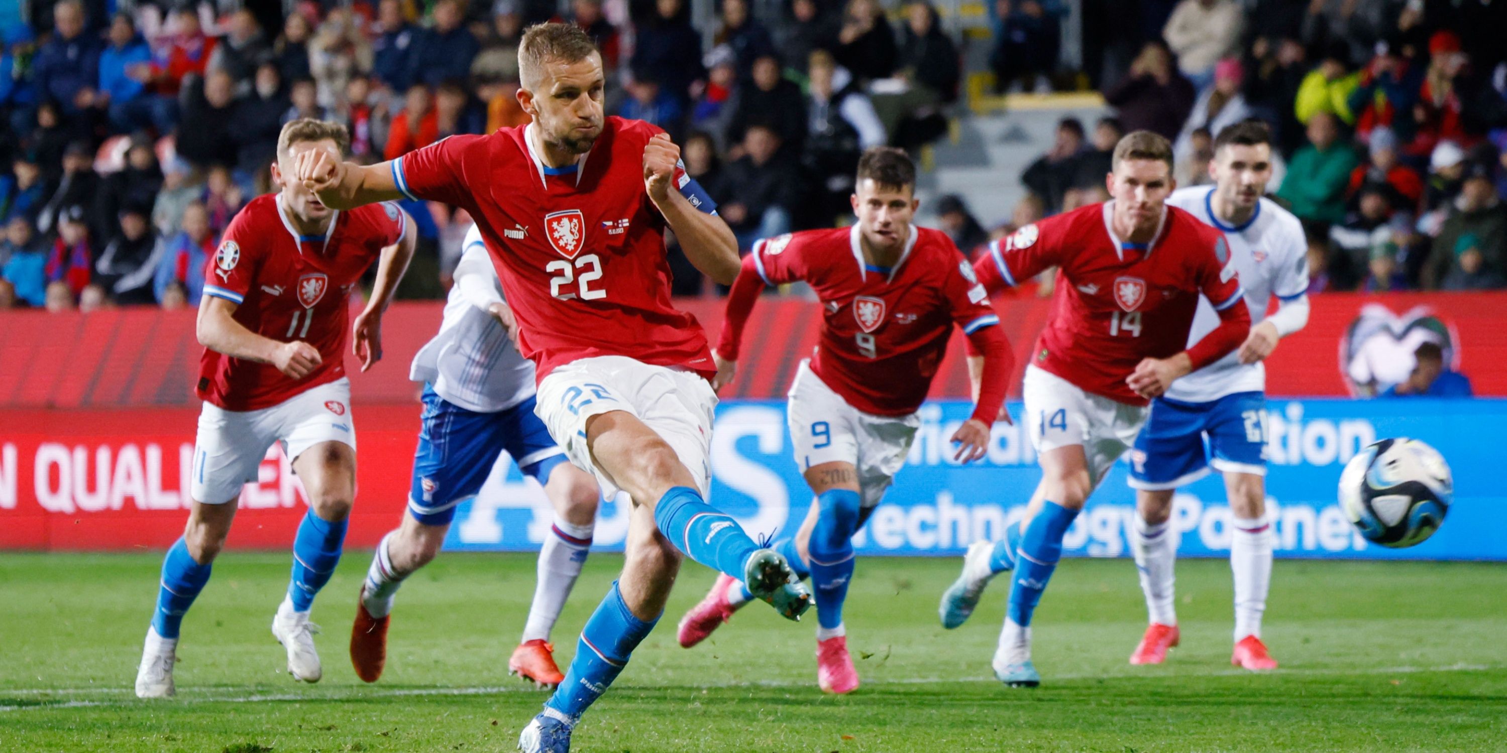 Tomas Soucek scoring a penalty