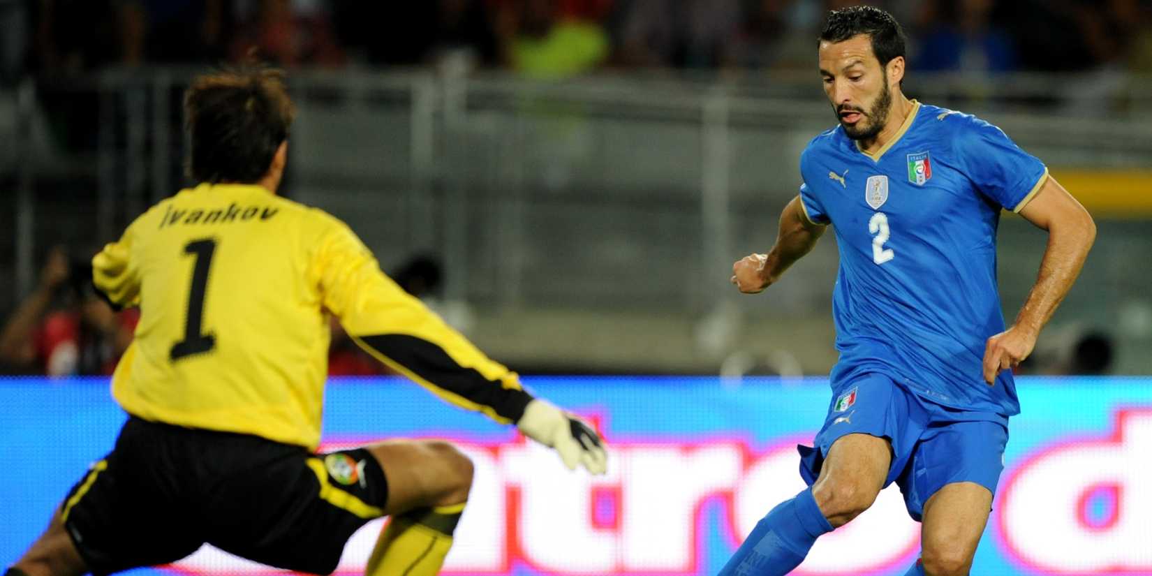 10 Greatest Defensive Full-Backs in Football History [Ranked]