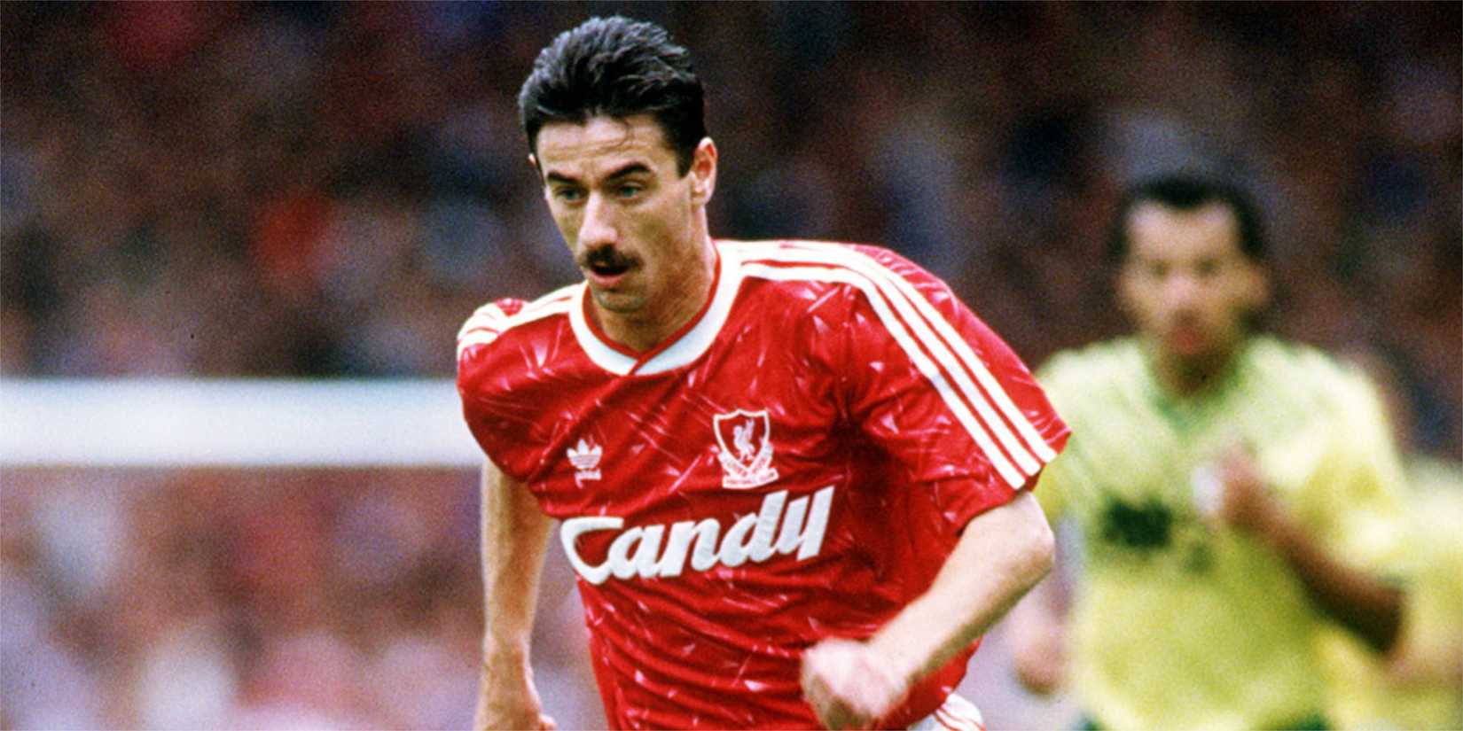 Ian Rush, ancien joueur de Liverpool (à droite), lors du dîner du