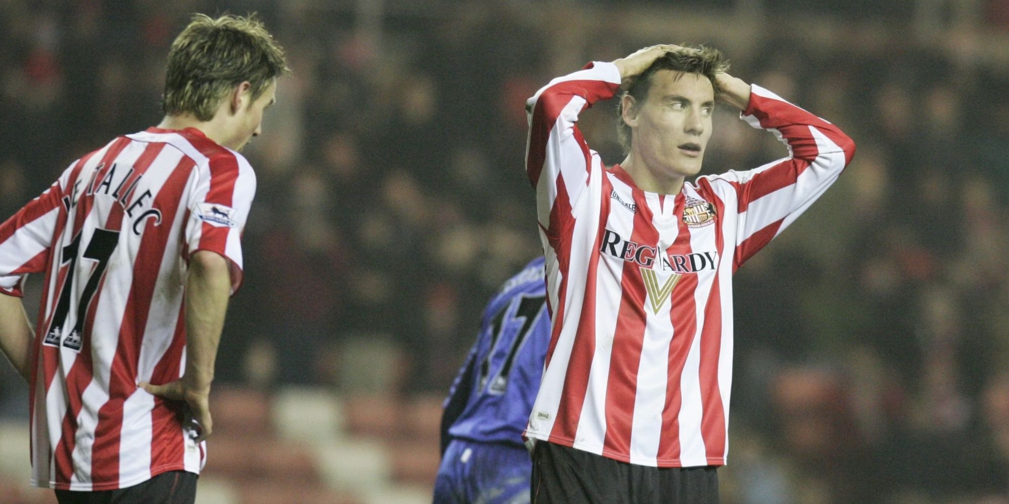 Dean Whitehead playing for Sunderland.