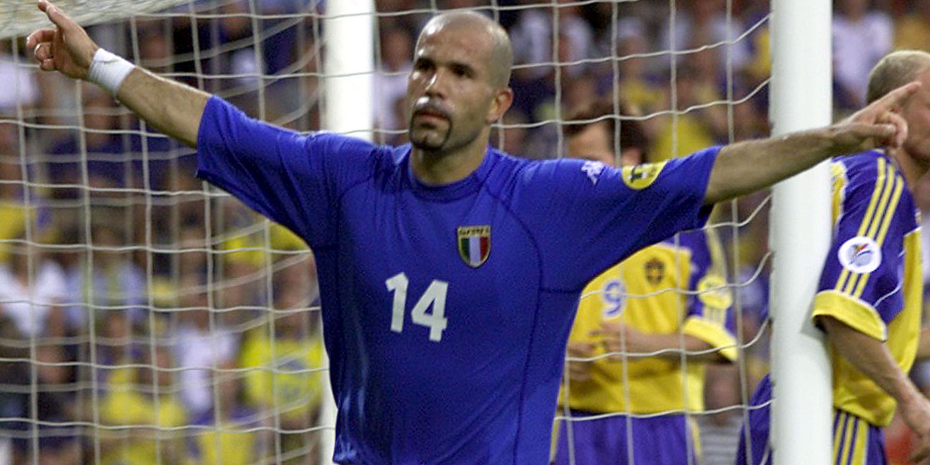 Luigi Di Biagio celebrating for Italy