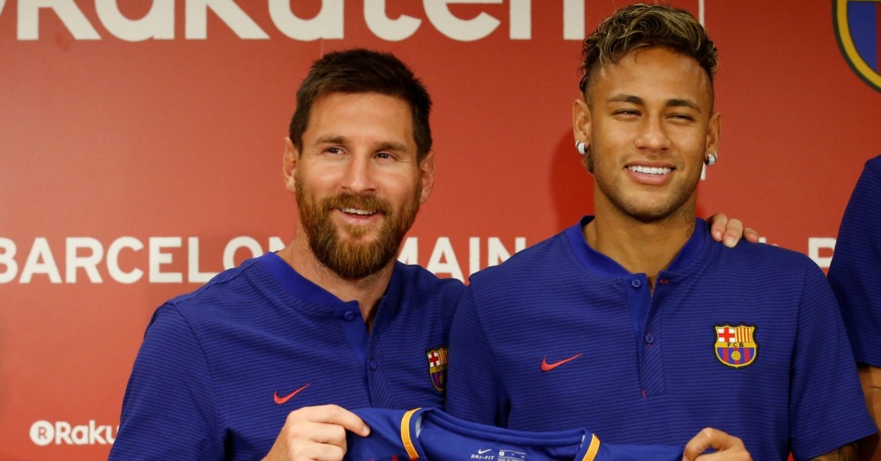 Neymar chỉ ra 5 cầu thủ giỏi kỹ thuật hơn mình 2 Messi and Neymar with a Barcelona shirt