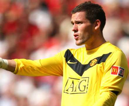 Ben Foster stands in goal for Manchester United.