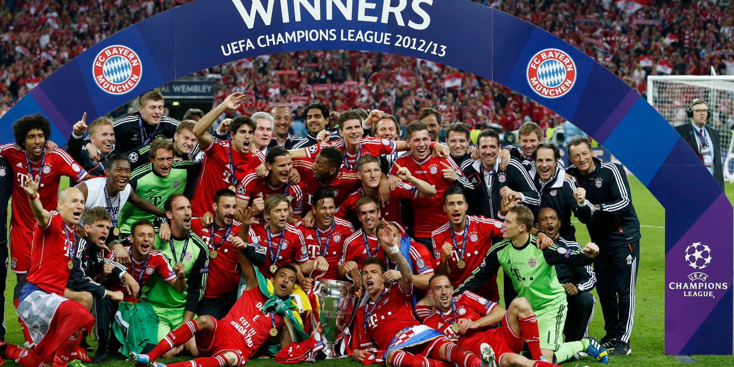 Bayern celebrate winning the UCL vs Dortmund