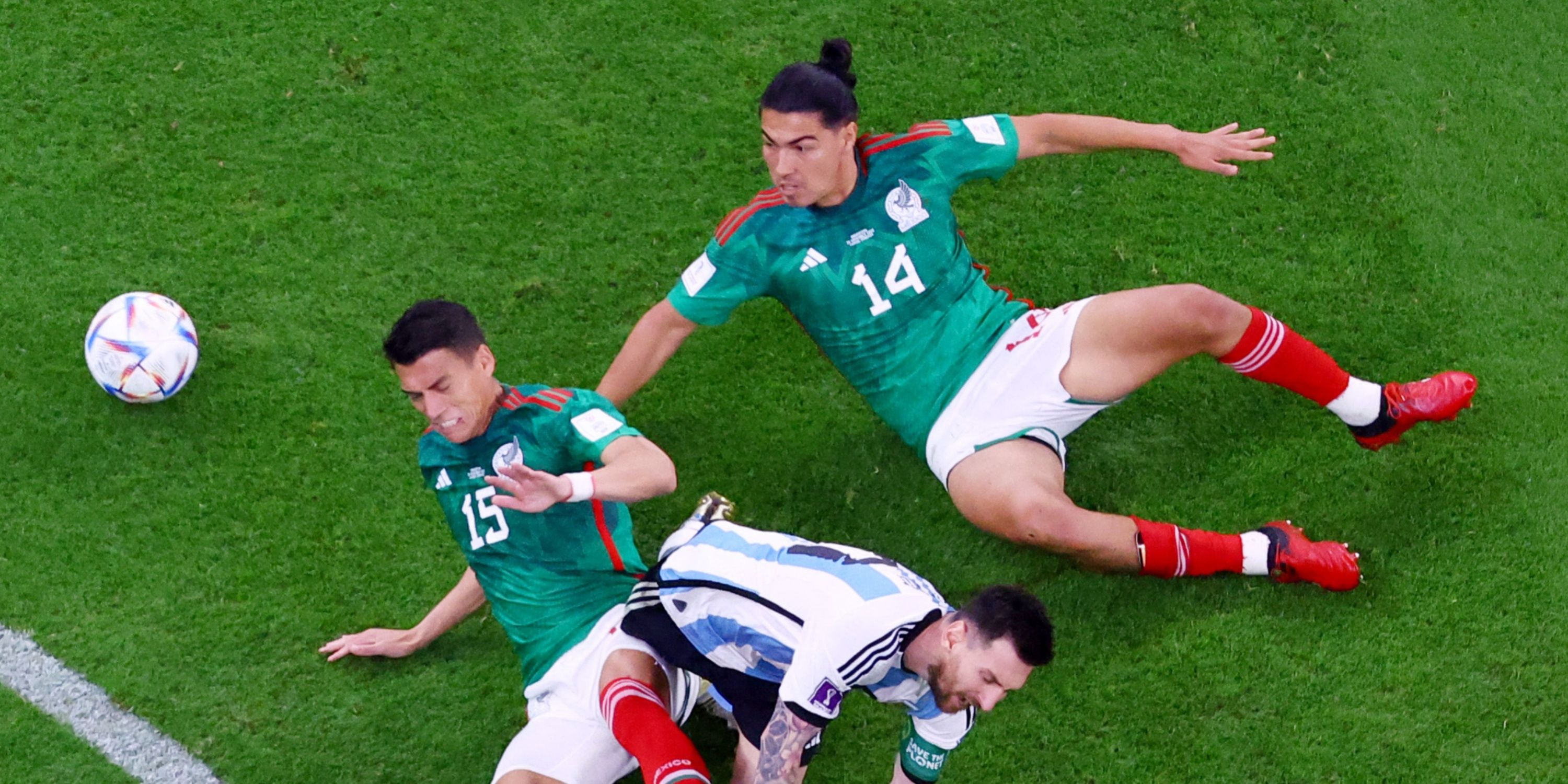 Mexico vs Argentina players at the 2022 World Cup