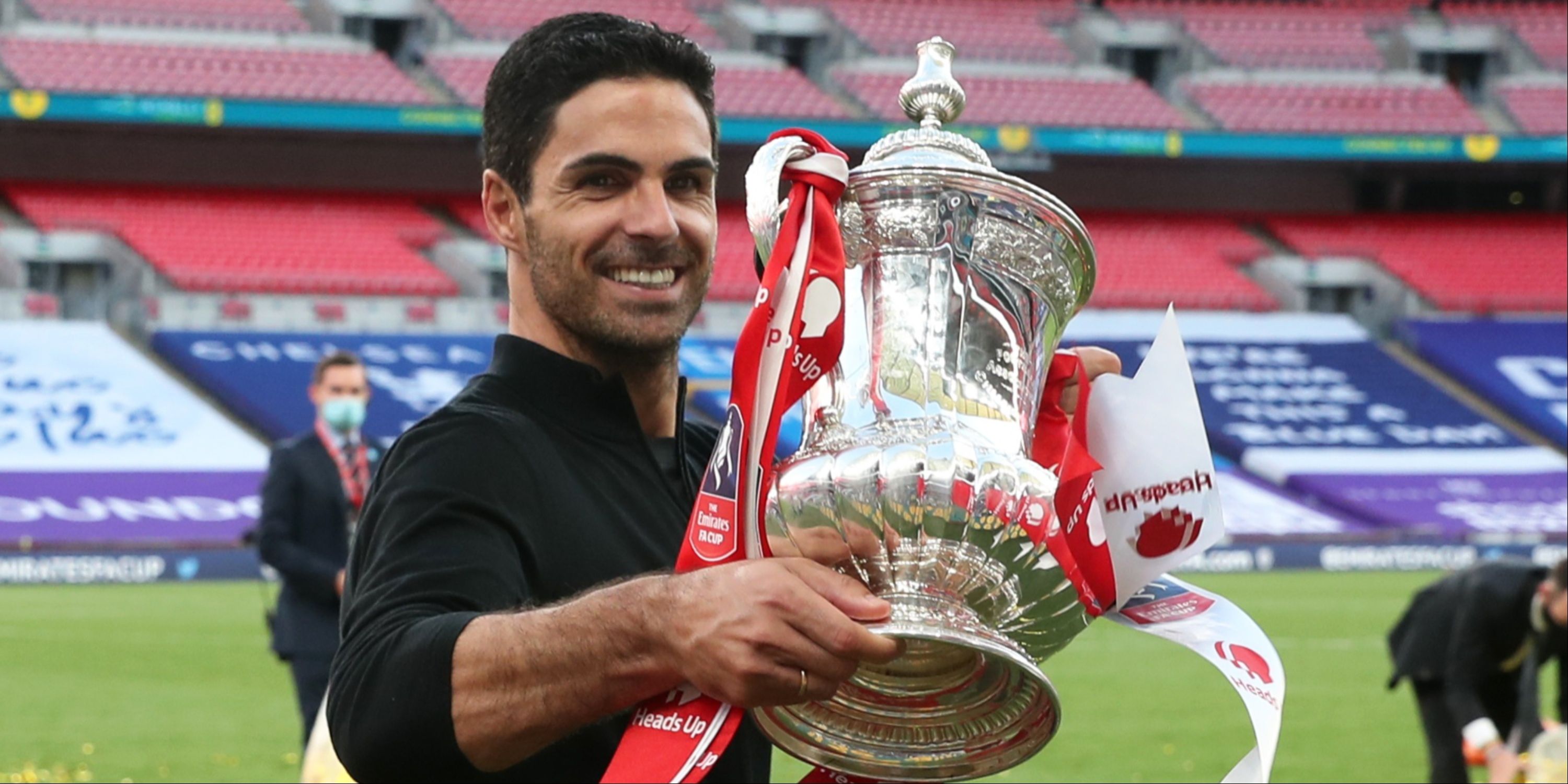 Mikel Arteta with the FA Cup trophy