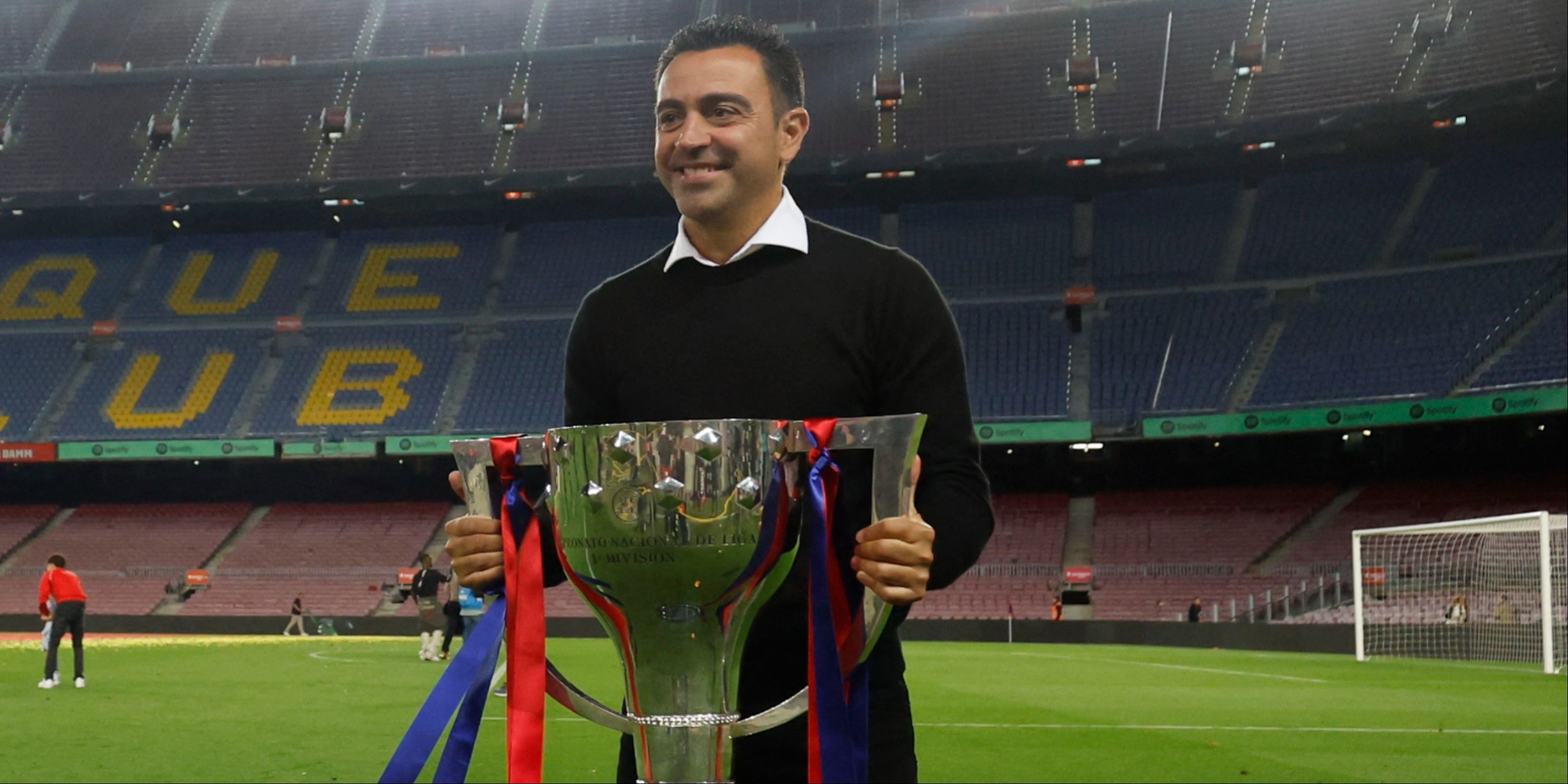 Xavi celebrates with La Liga trophy