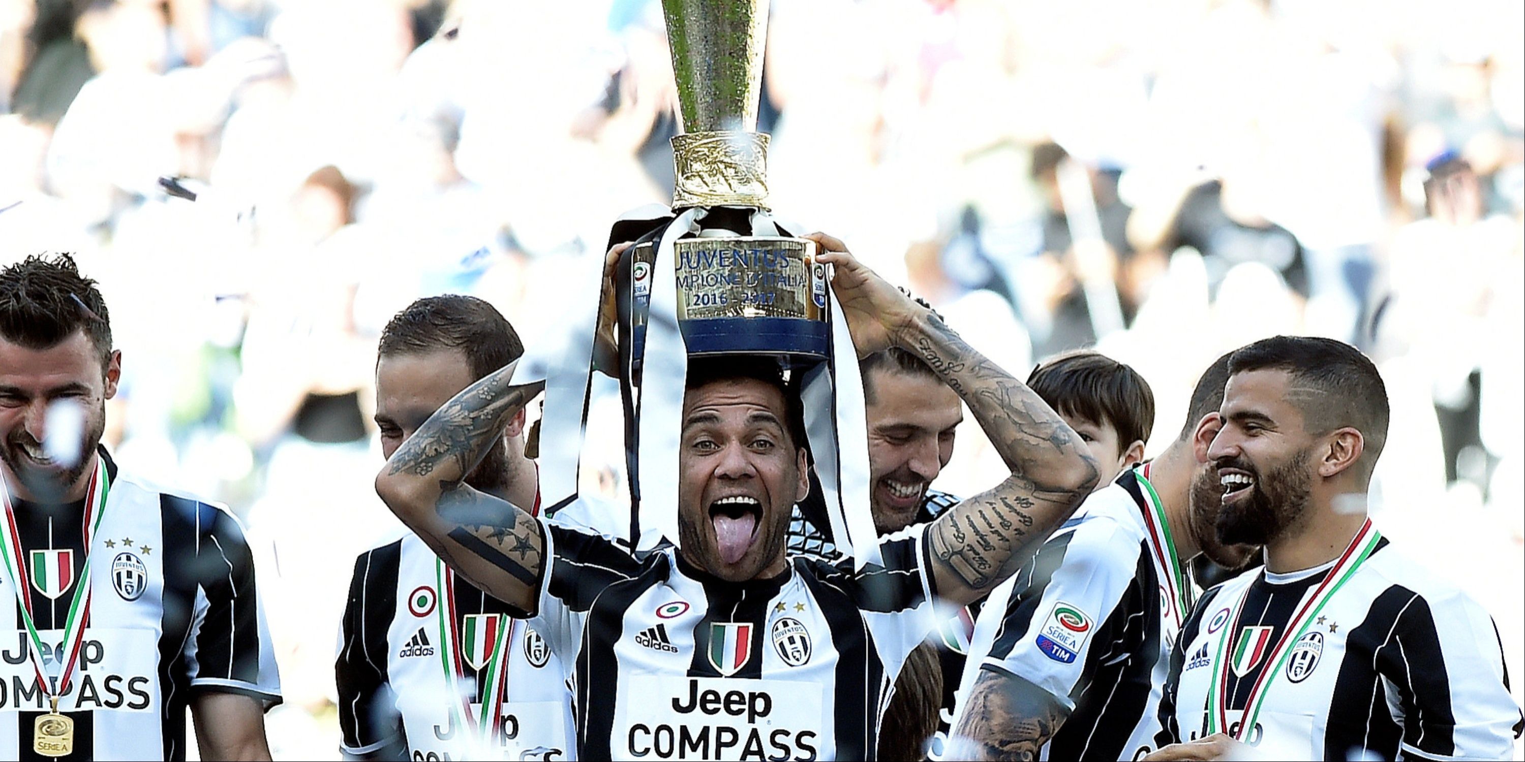 Dani Alves lifts Serie A title