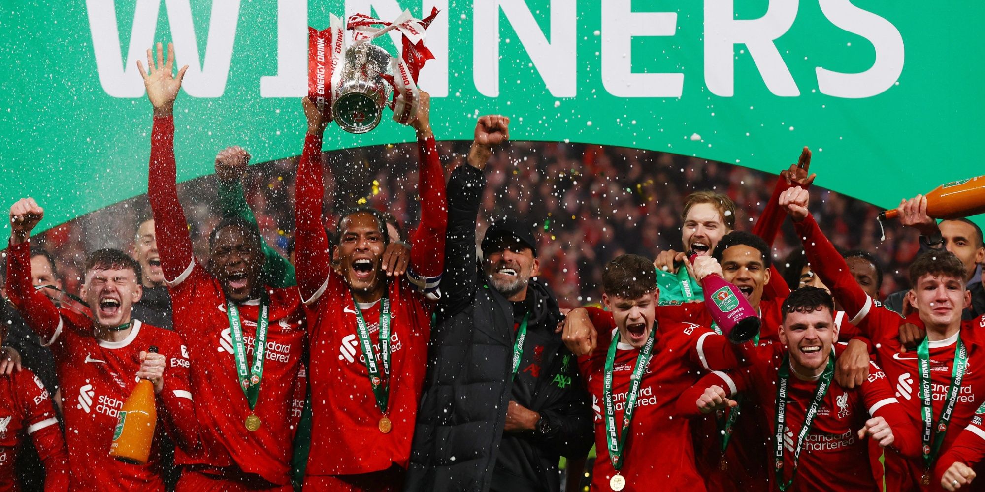 Liverpool manager Juergen Klopp and Virgil van Dijk celebrates winning the Carabao Cup