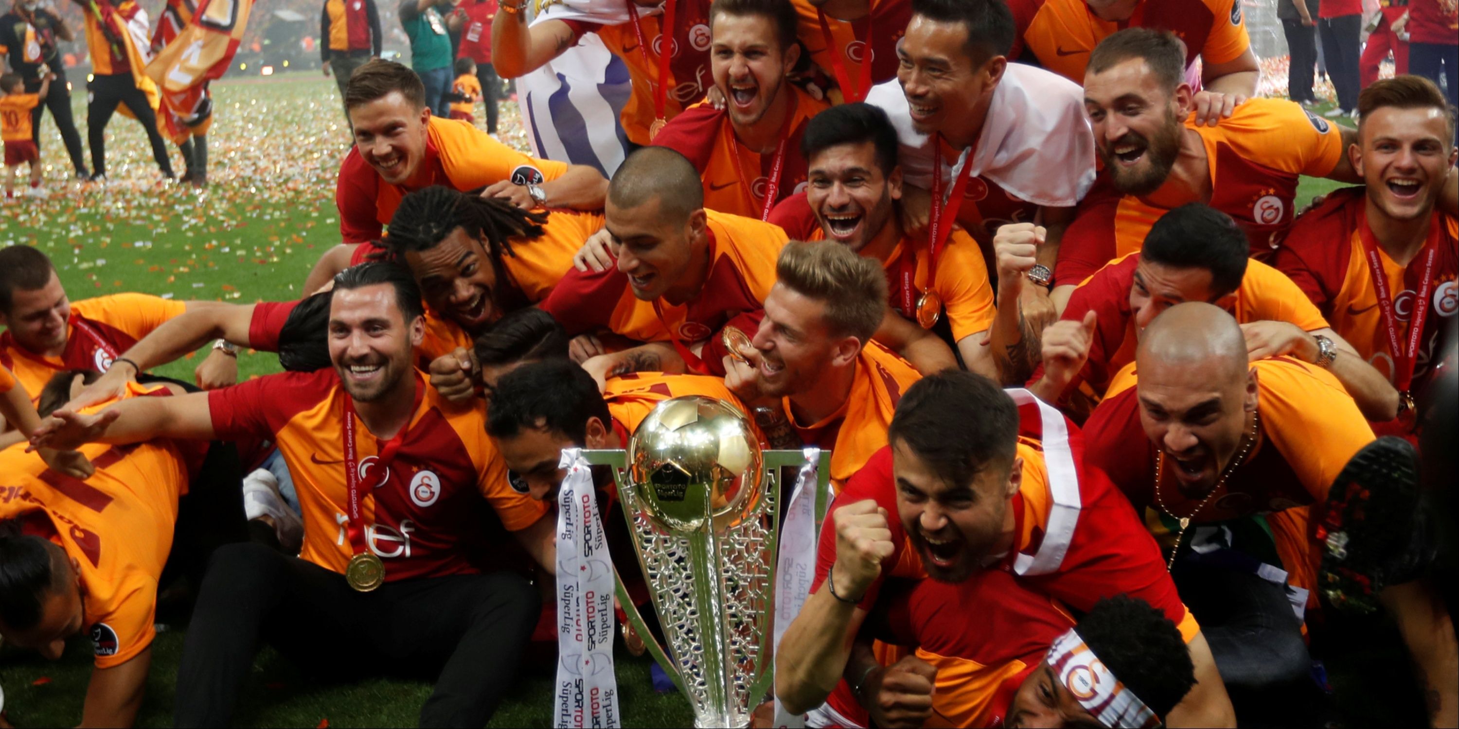 Galatasaray celebrate winning the Super Lig