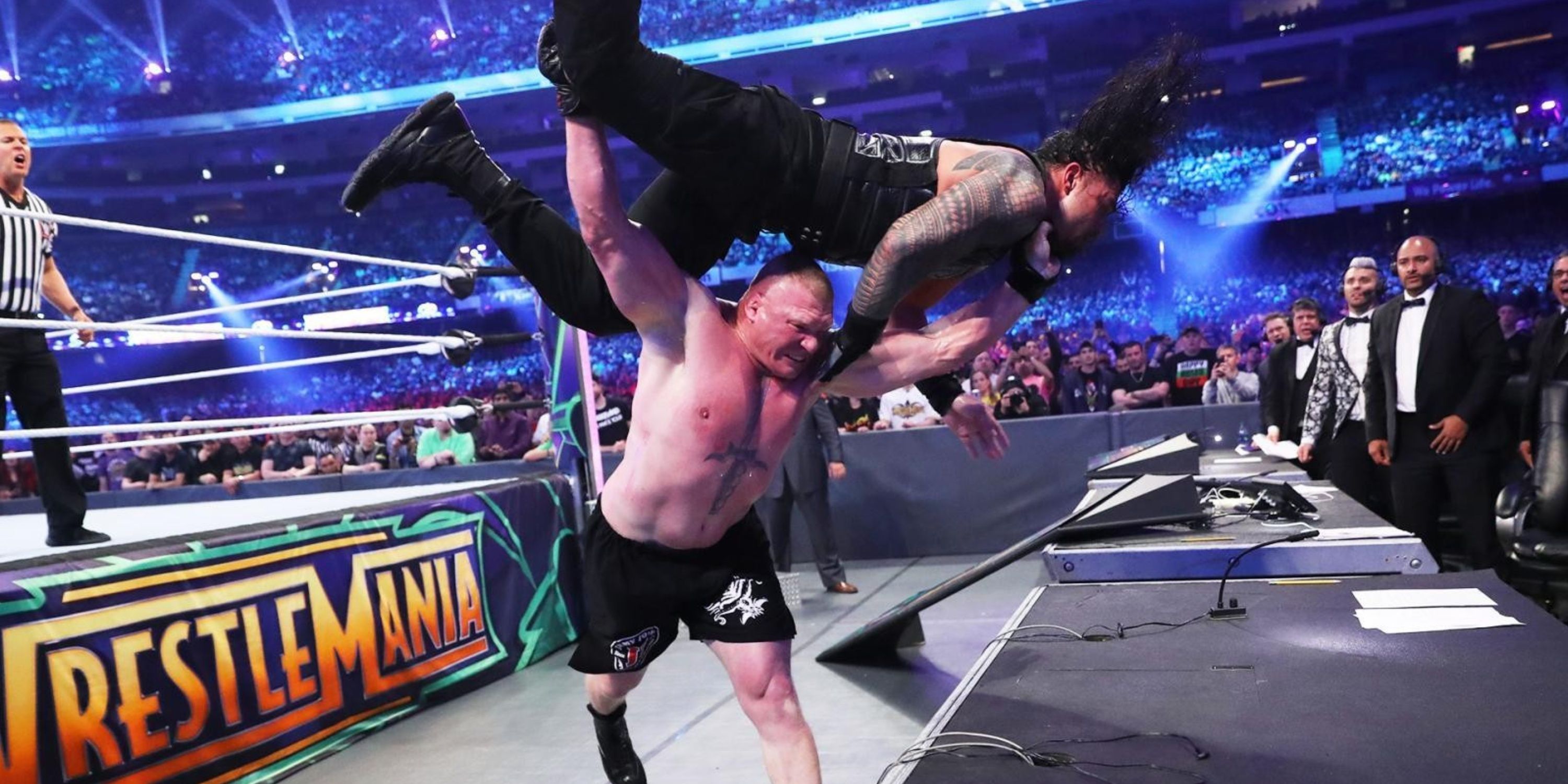 Brock Lesnar vs Roman Reigns at WWE WrestleMania 34