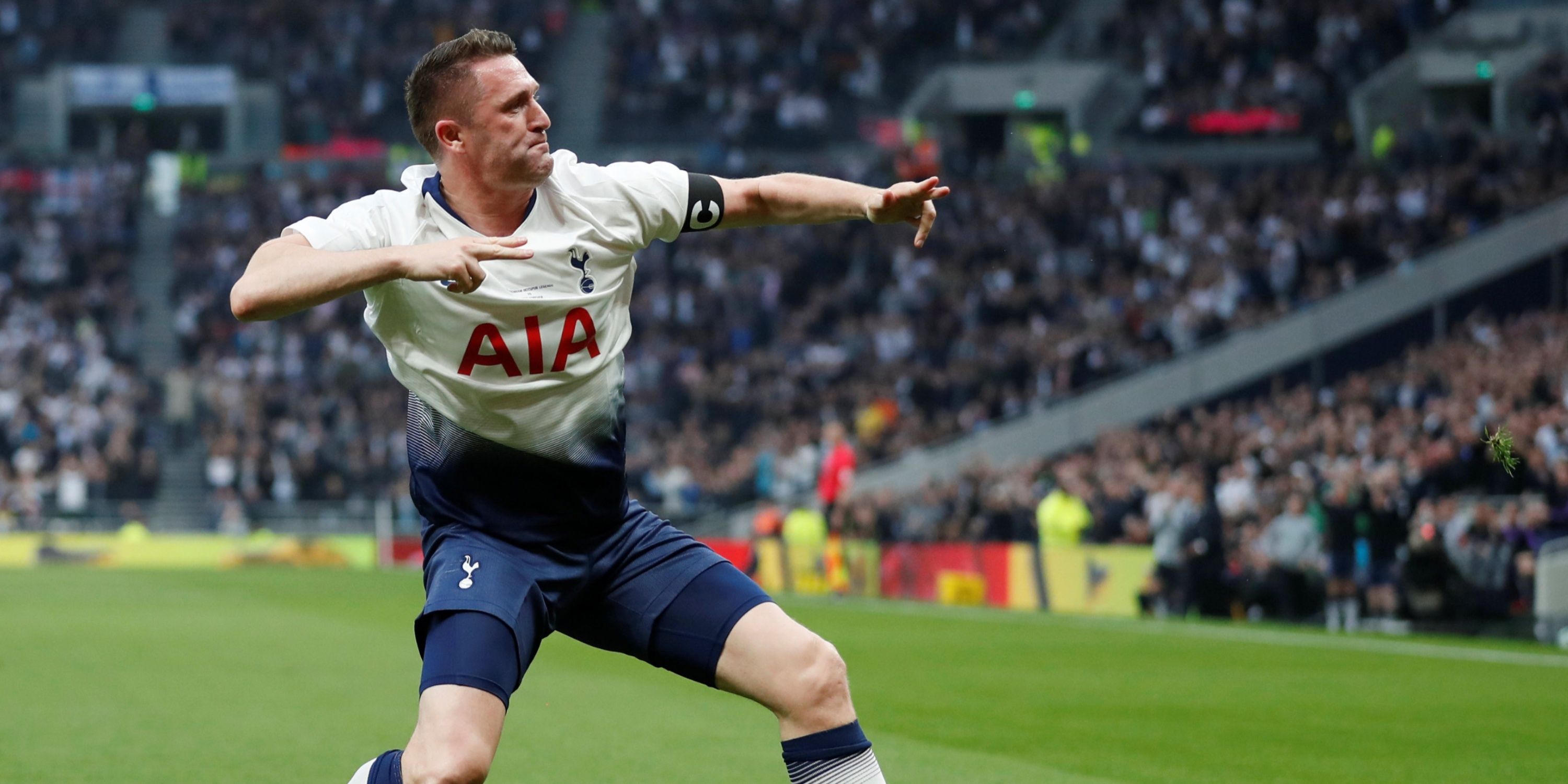 Robbie Keane celebrating for Tottenham (2)