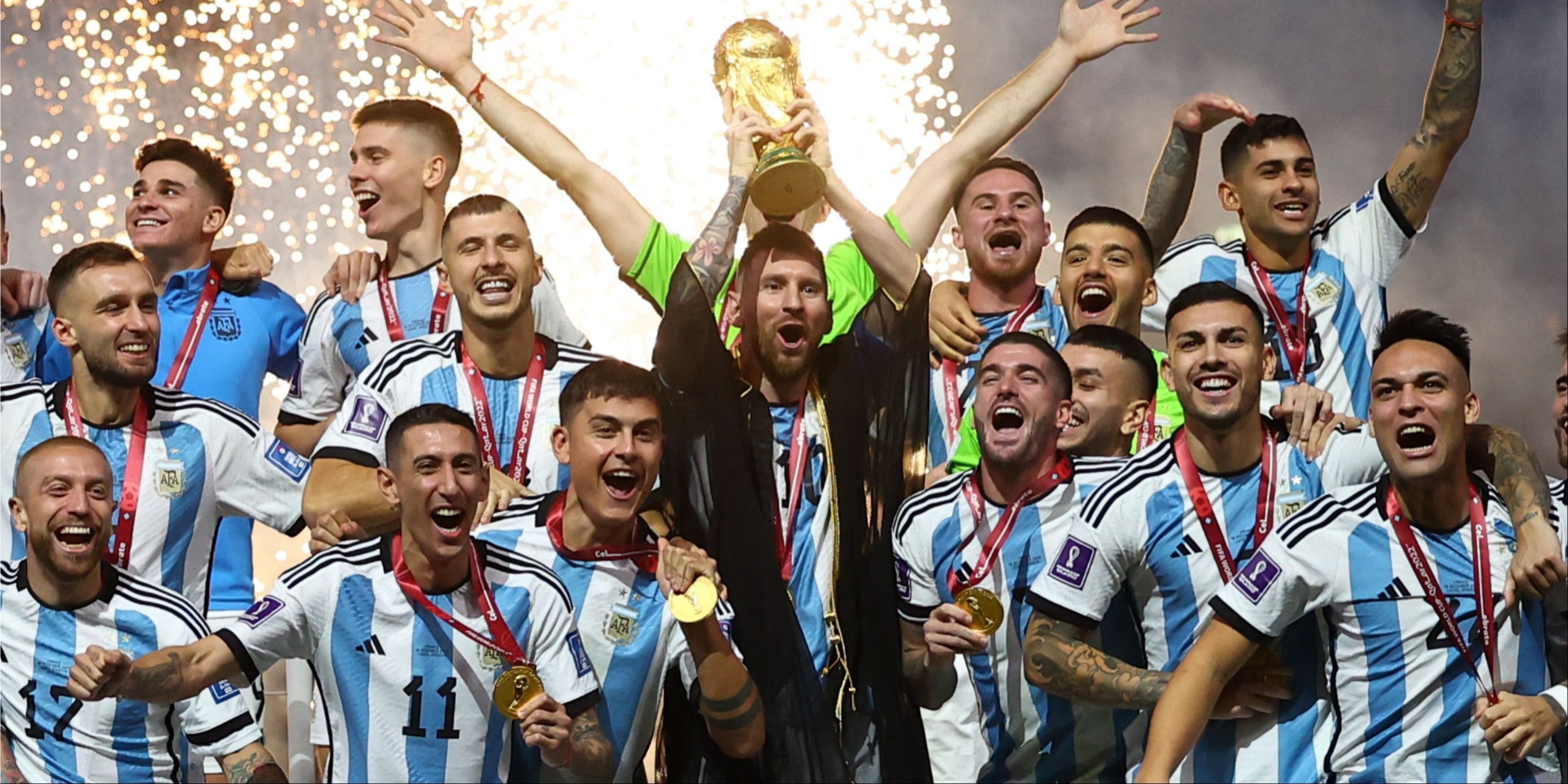 Argentina players lift the World Cup.